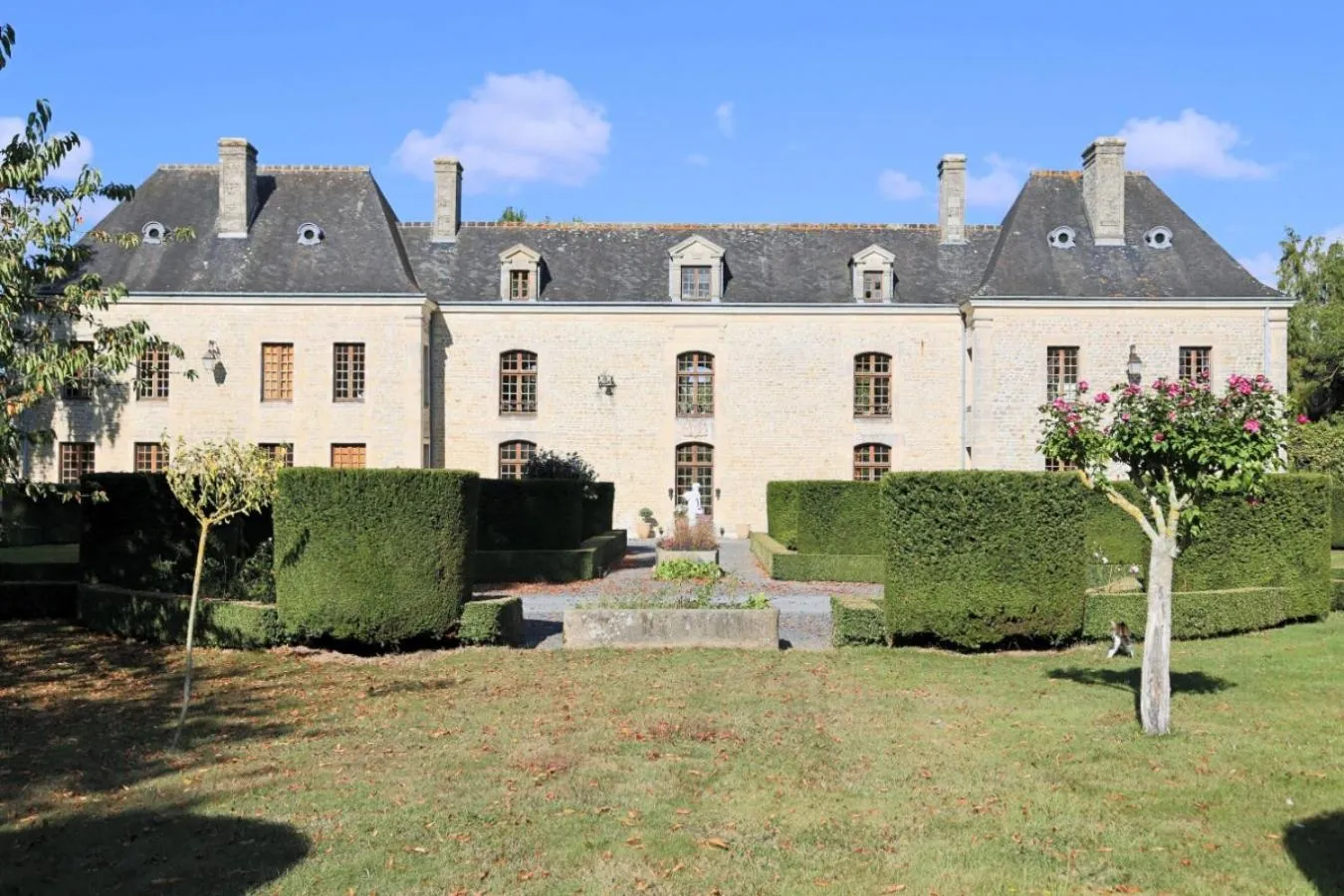Property building in Château du Bû