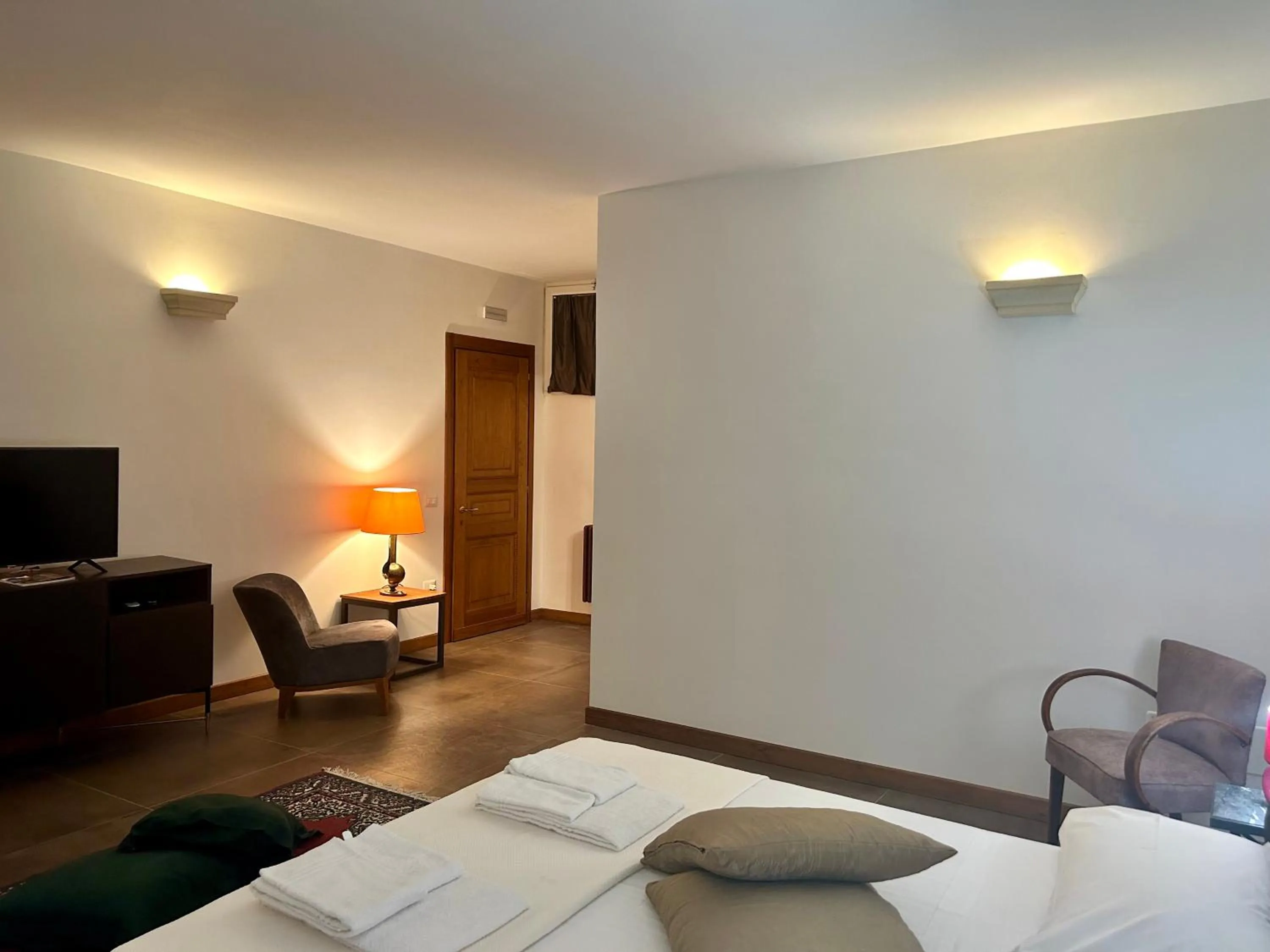 Swimming pool, Bed in B&B Don Alessandro