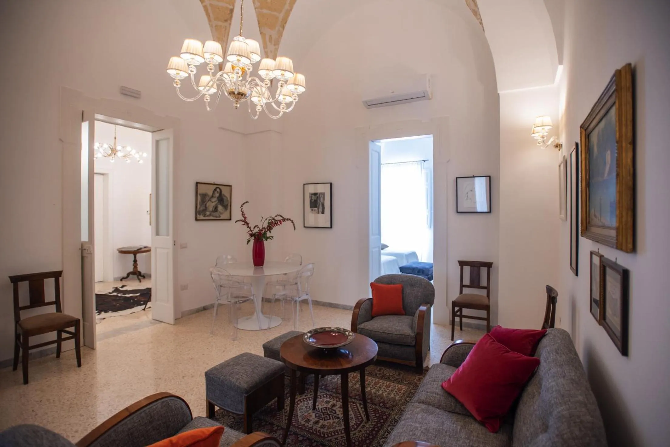 Library in B&B Don Alessandro