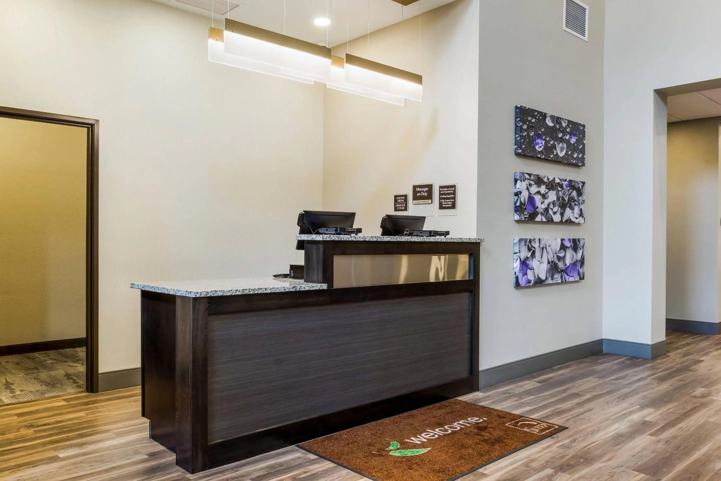 Lobby or reception in MainStay Suites Winfield-Teays Valley