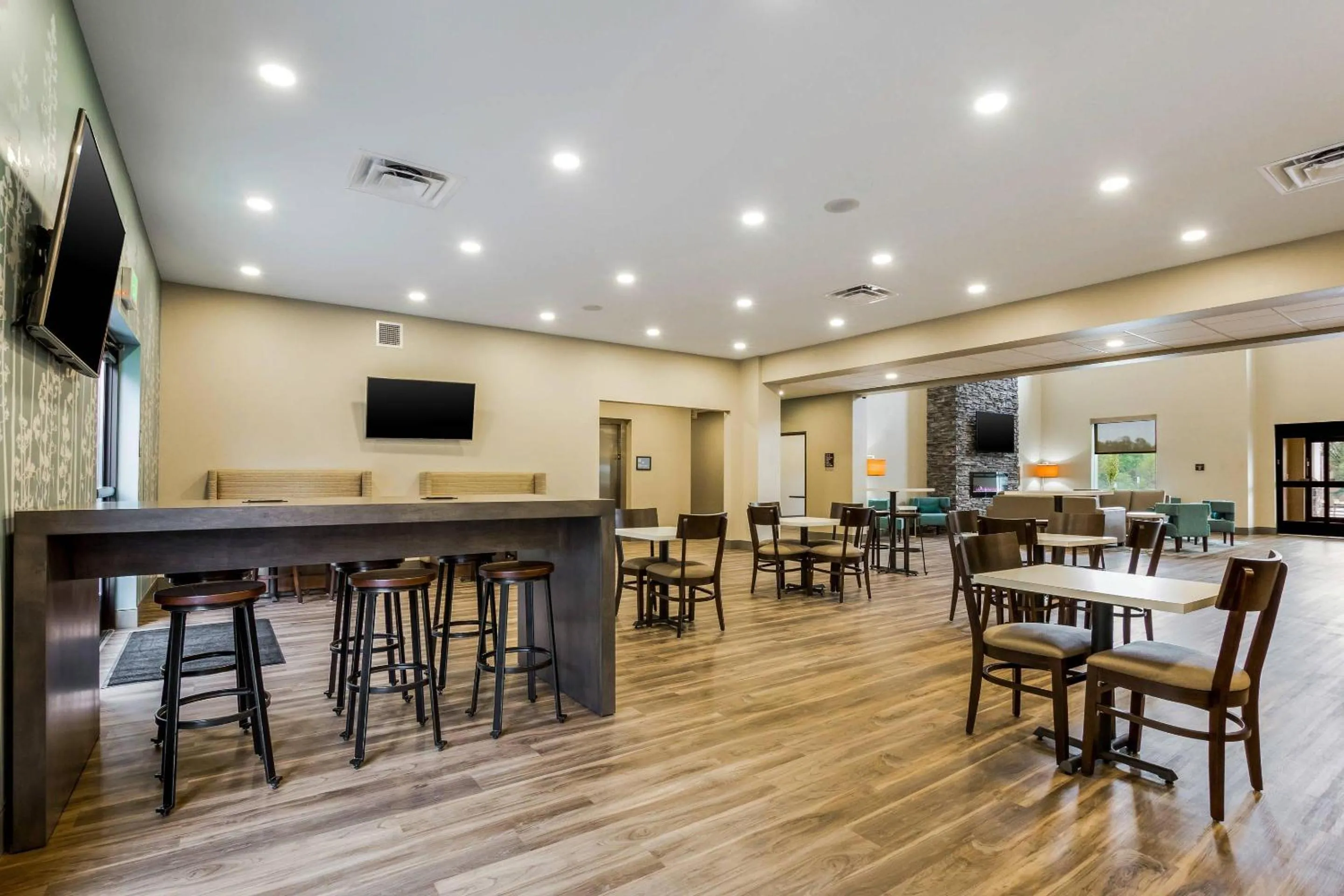 Breakfast in MainStay Suites Winfield-Teays Valley