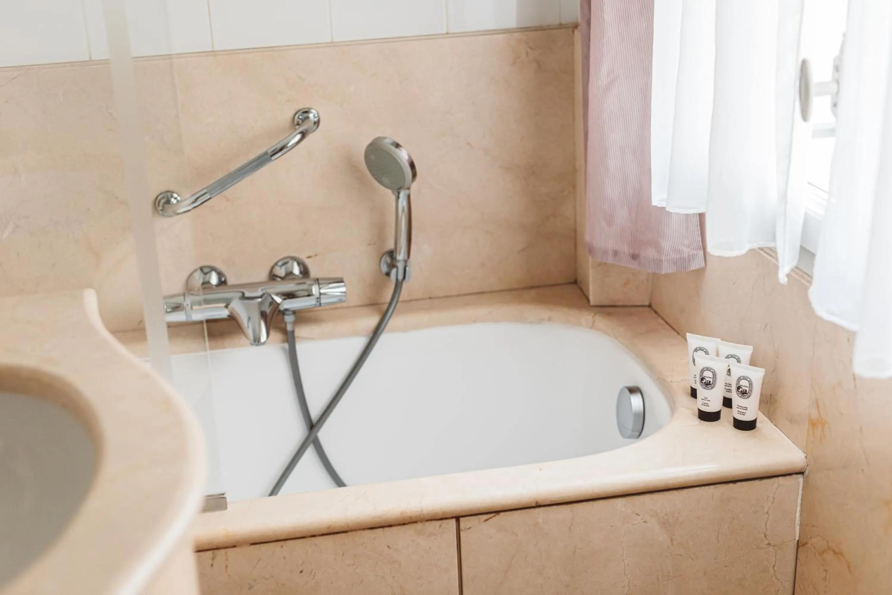 Bathroom in Hôtel de l'Abbaye
