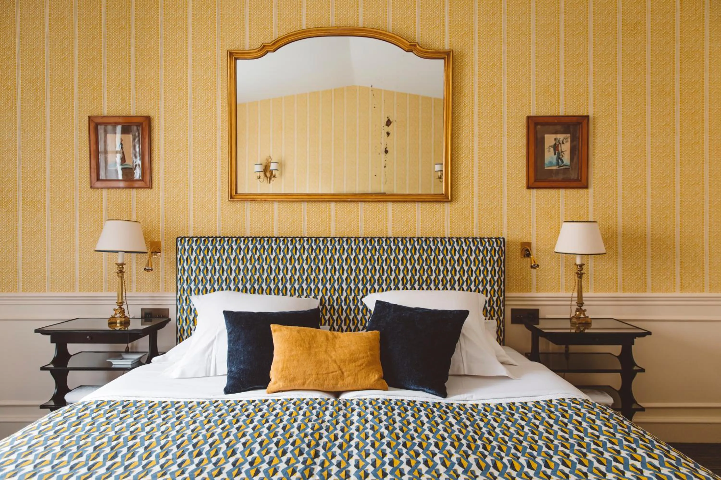 Bed in Hôtel de l'Abbaye