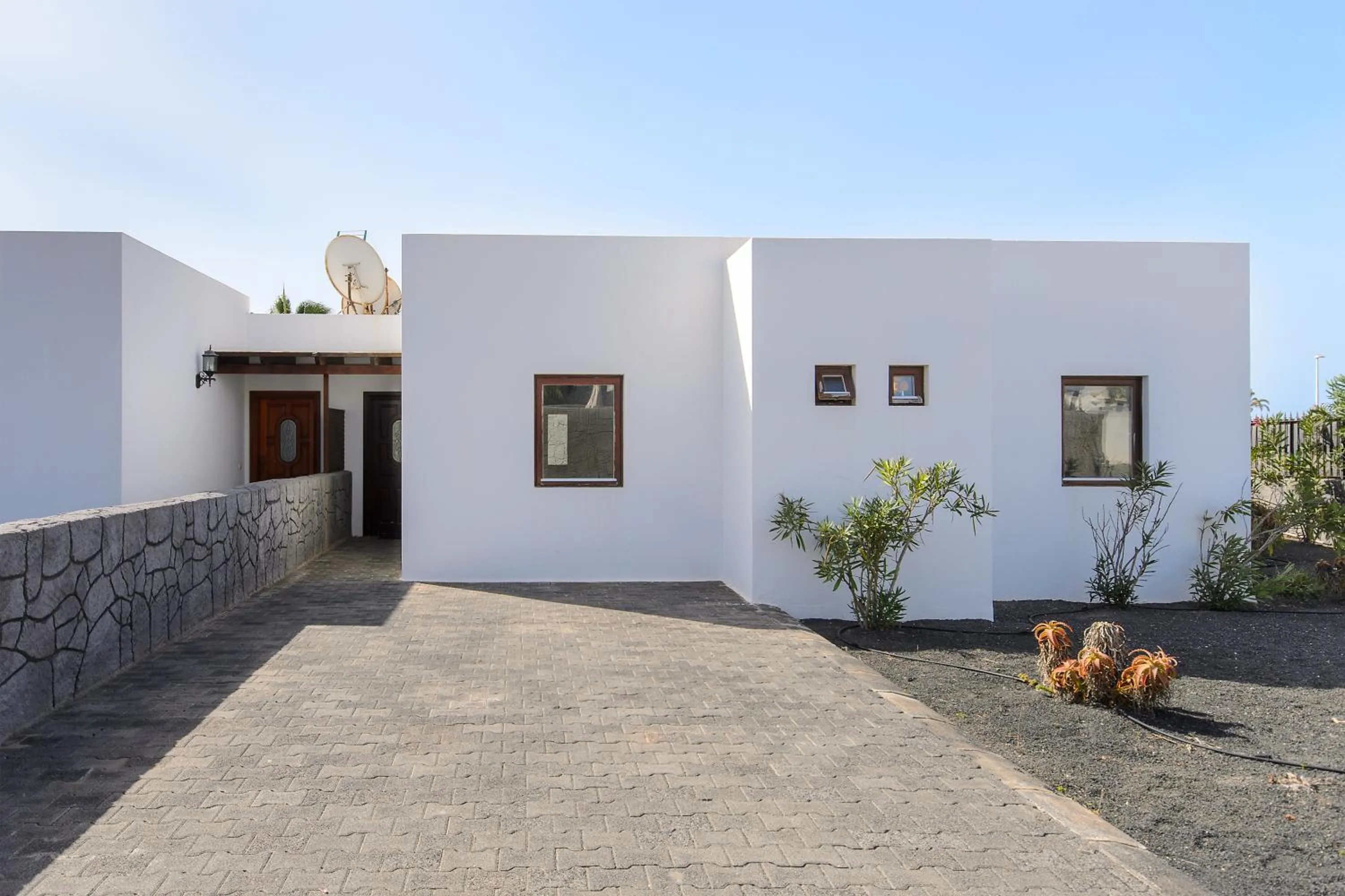 Property building in Villa Mariola