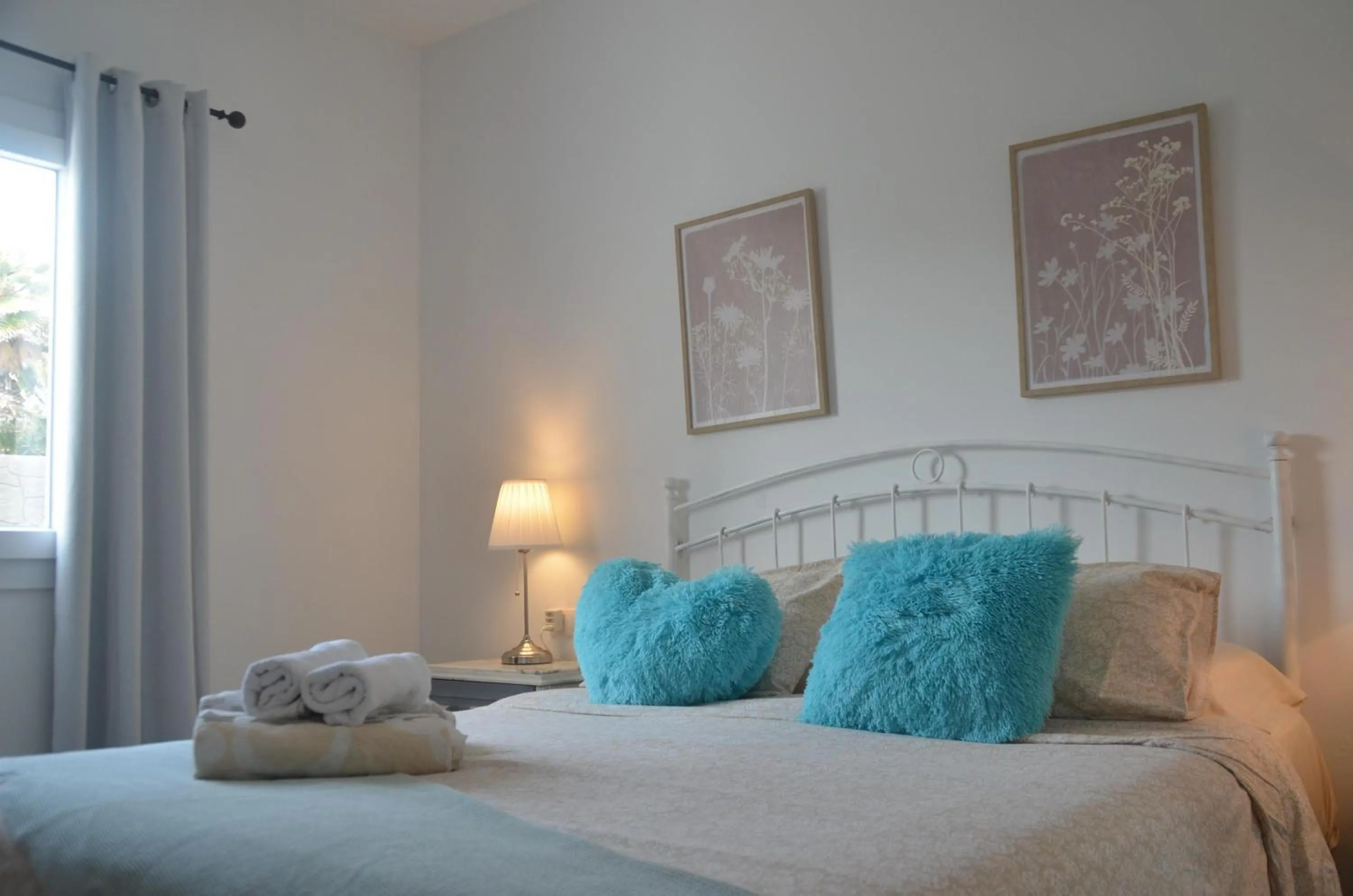 Living room, Bed in Villa Mariola