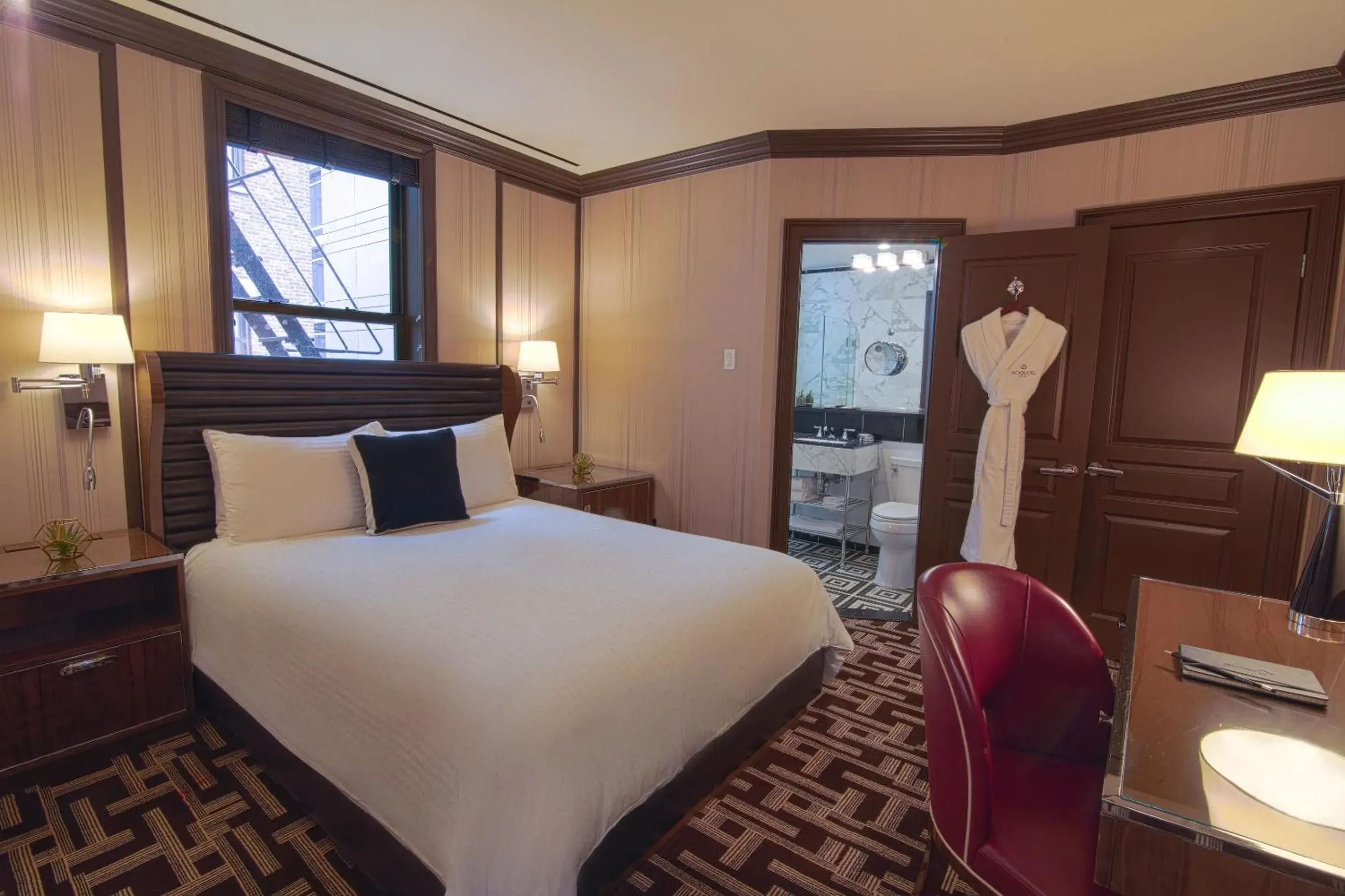 Executive Triple Room in Iroquois New York Times Square Executive Triple Room in Iroquois New York Times Square