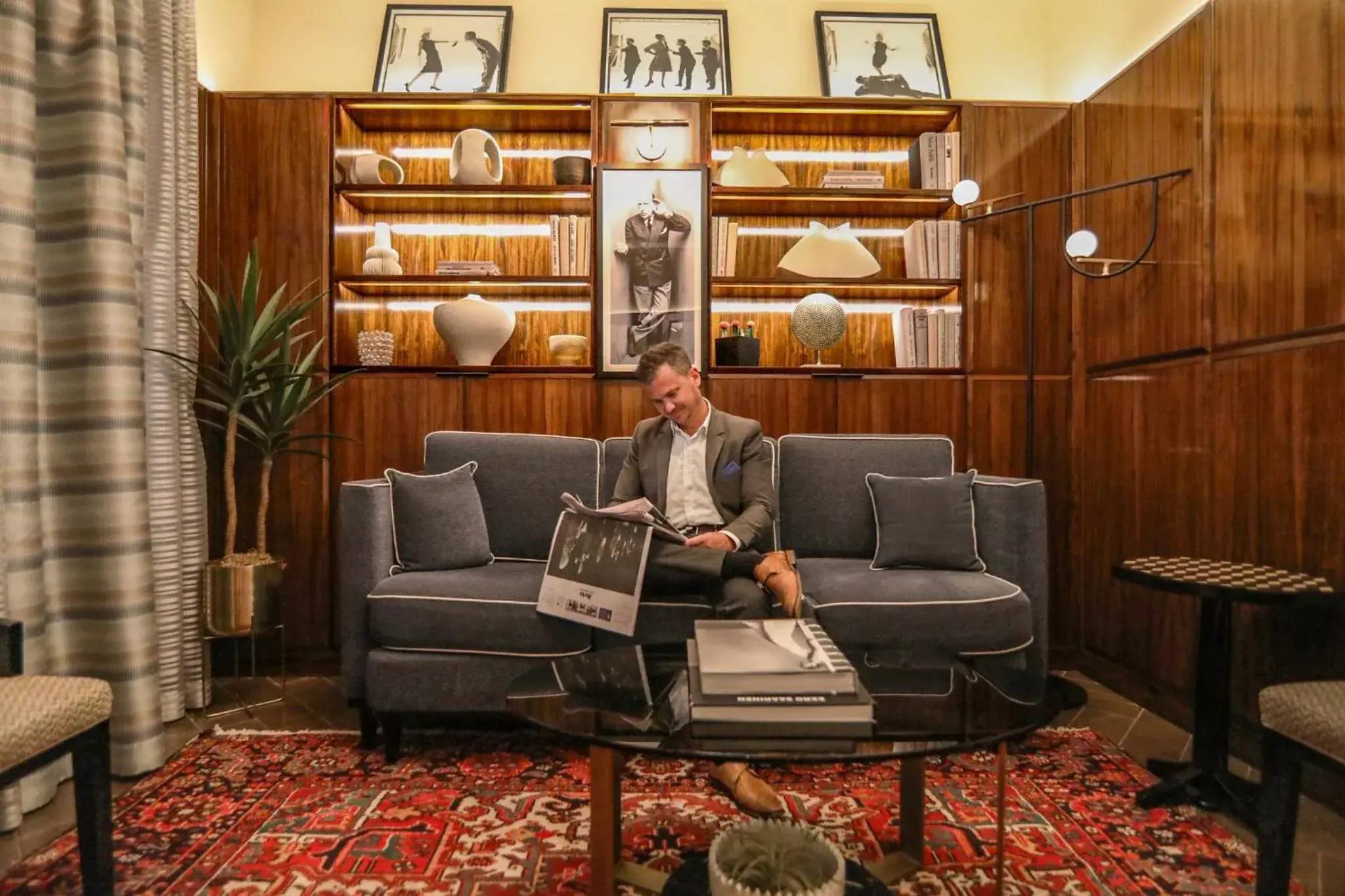 Property building in Iroquois New York Times Square Property building in Iroquois New York Times Square