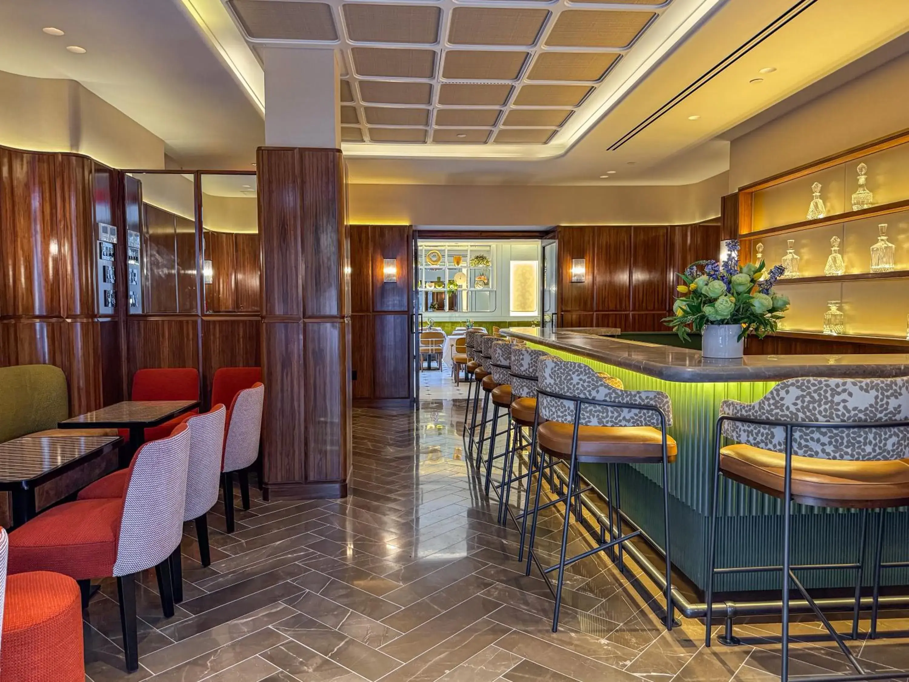 Lounge or bar in Iroquois New York Times Square Lounge or bar in Iroquois New York Times Square