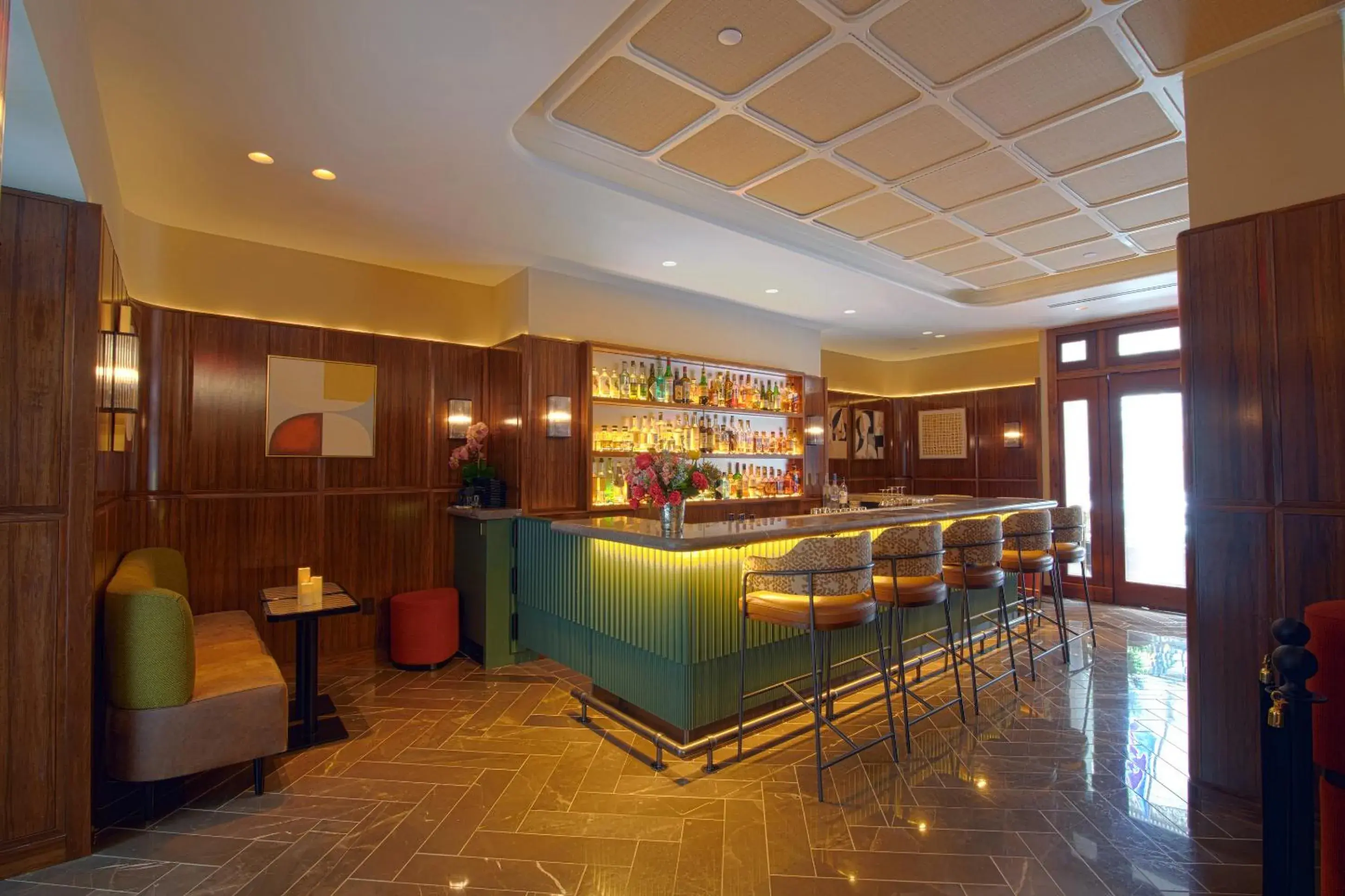 Lounge or bar in Iroquois New York Times Square Lounge or bar in Iroquois New York Times Square