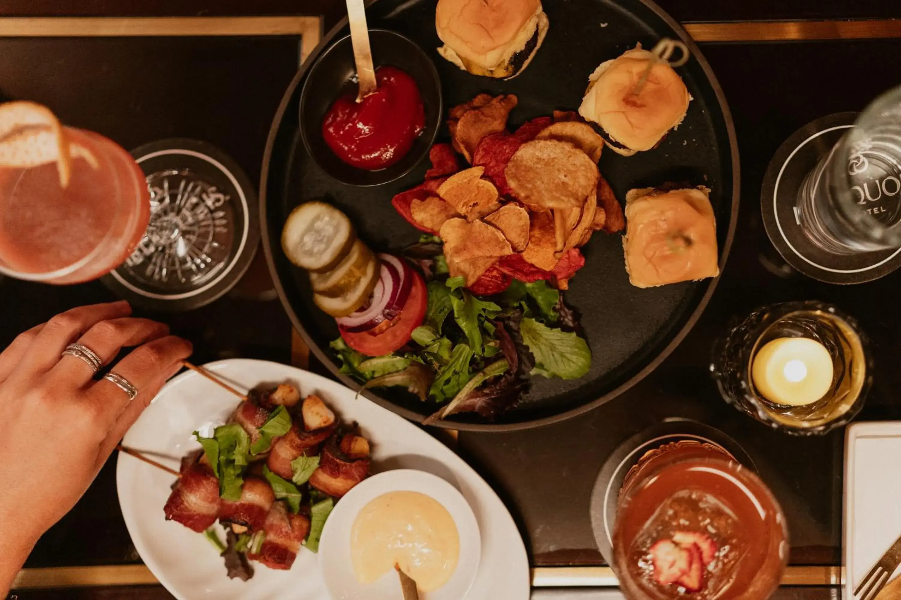 Lounge or bar in Iroquois New York Times Square Lounge or bar in Iroquois New York Times Square