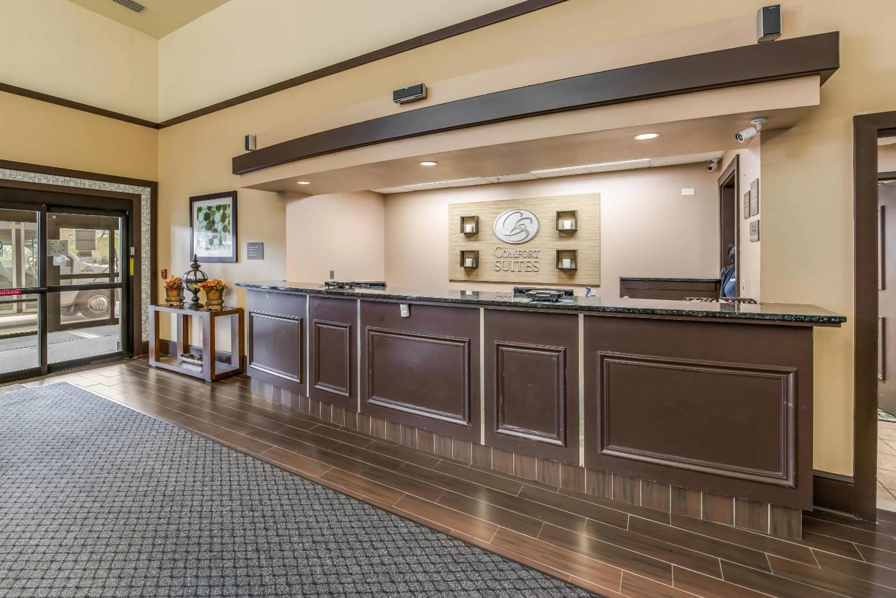Lobby or reception in Comfort Suites Chicago O'Hare Airport