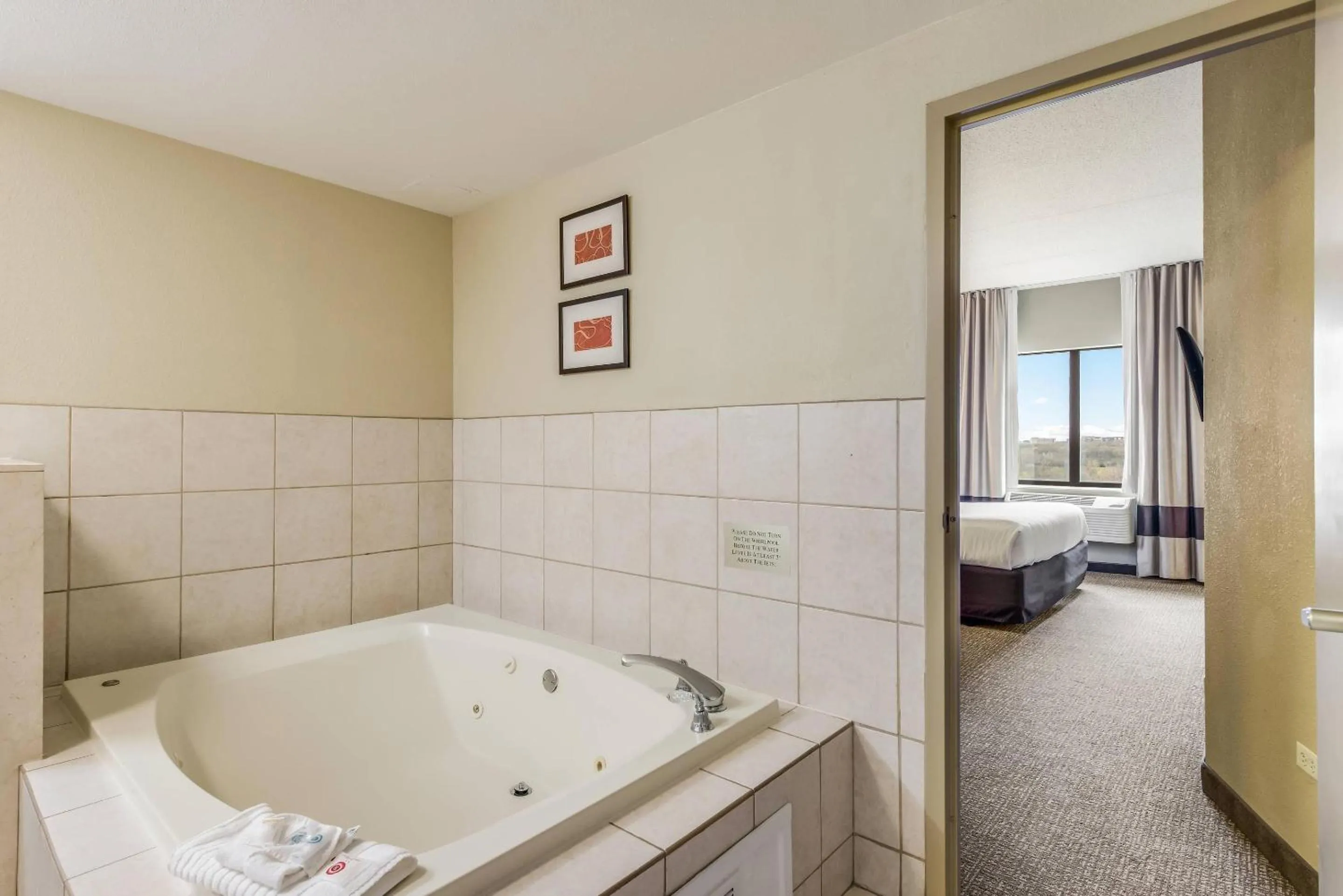 Bedroom in Comfort Suites Chicago O'Hare Airport