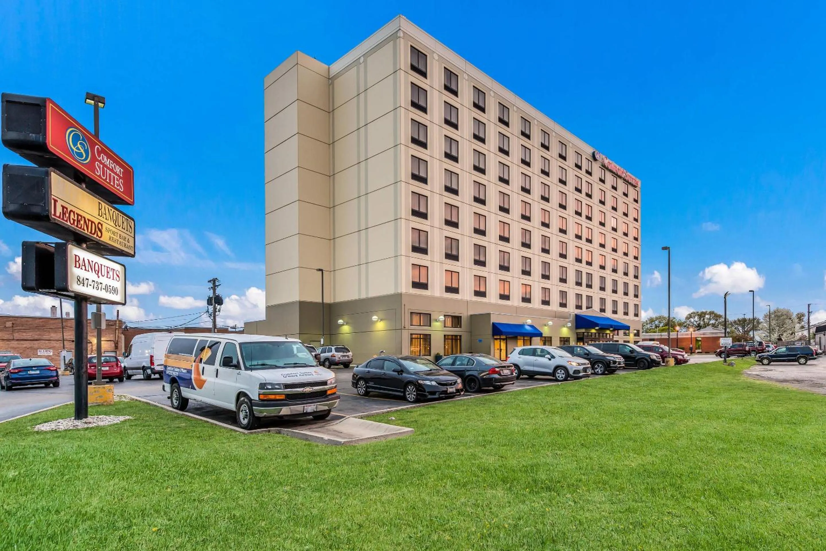 Property building in Comfort Suites Chicago O'Hare Airport