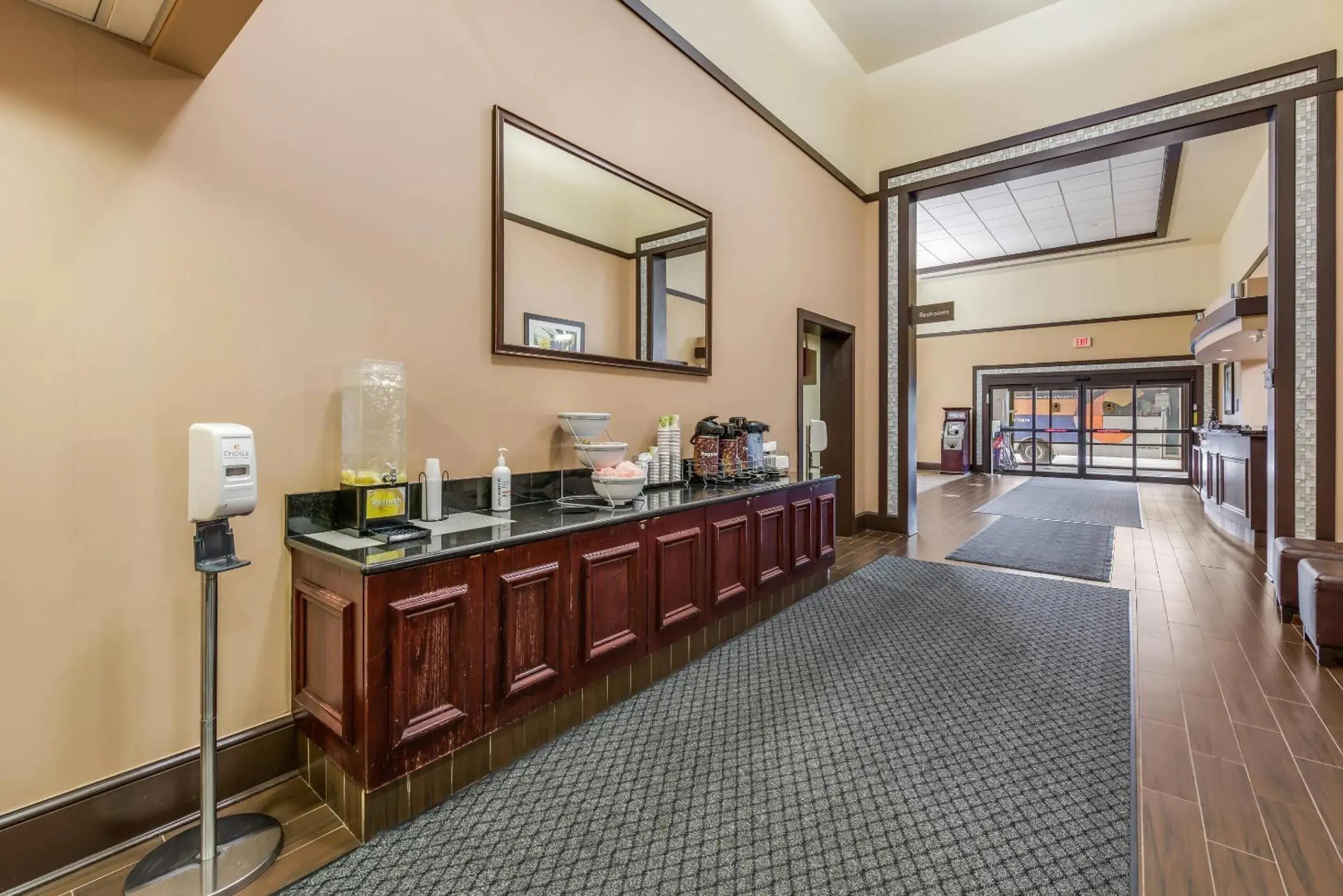 Breakfast in Comfort Suites Chicago O'Hare Airport Breakfast in Comfort Suites Chicago O'Hare Airport