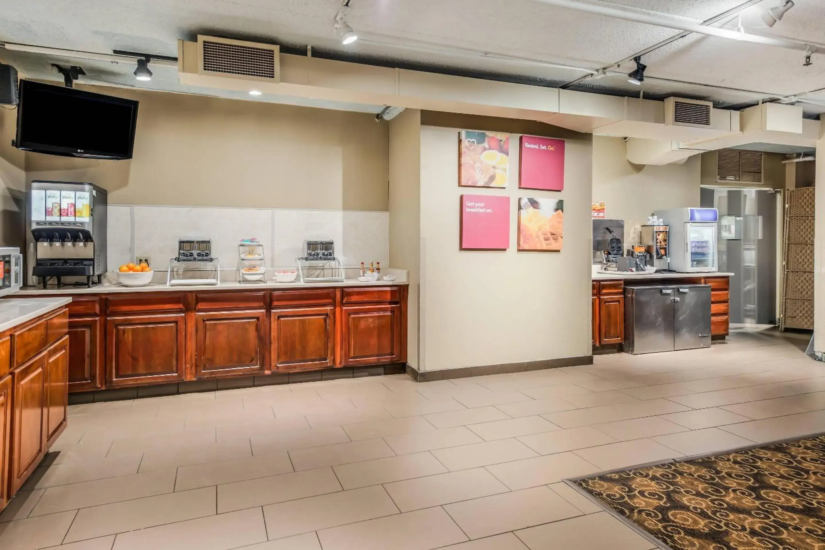 Breakfast in Comfort Suites Chicago O'Hare Airport Breakfast in Comfort Suites Chicago O'Hare Airport