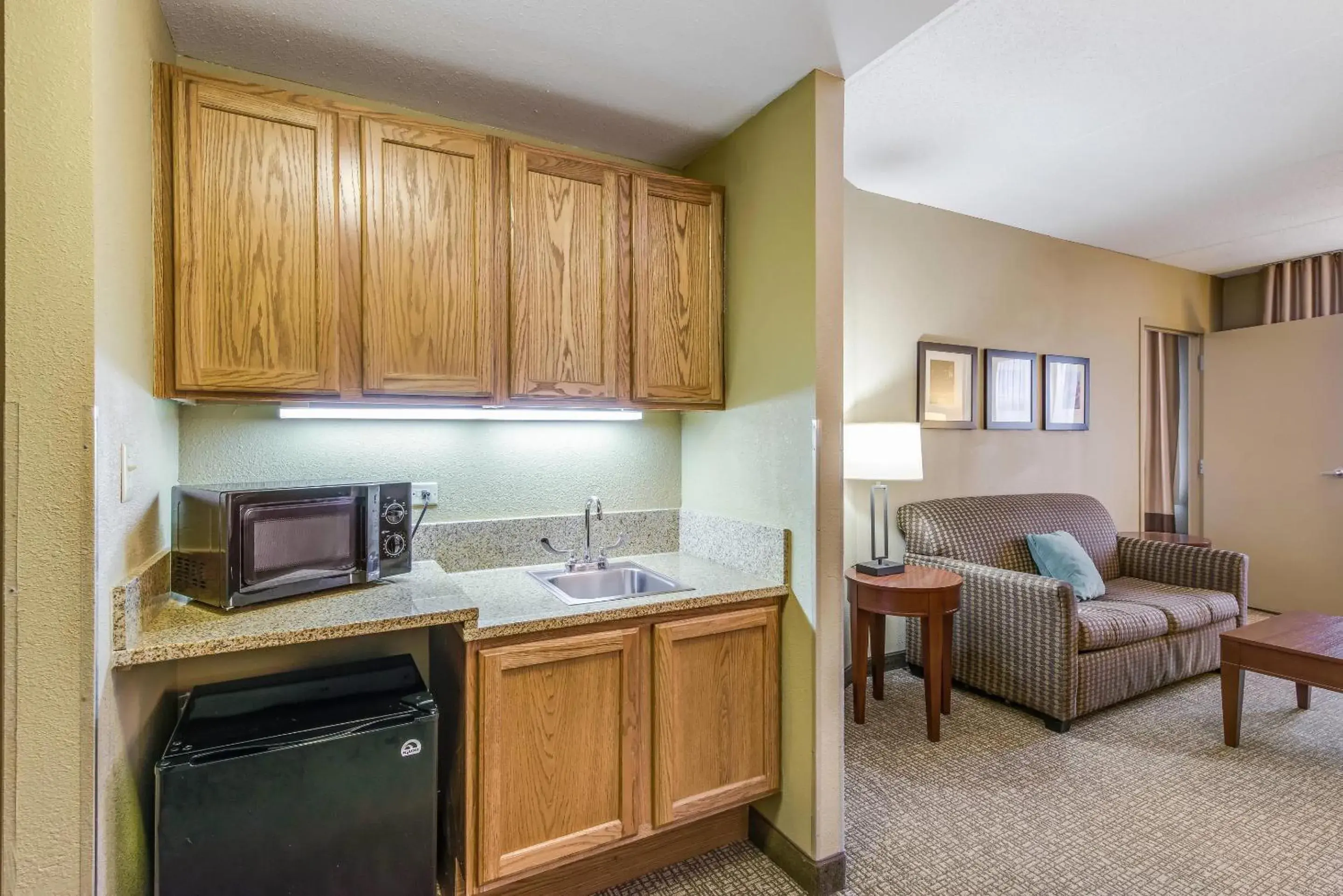 Bedroom in Comfort Suites Chicago O'Hare Airport Bedroom in Comfort Suites Chicago O'Hare Airport