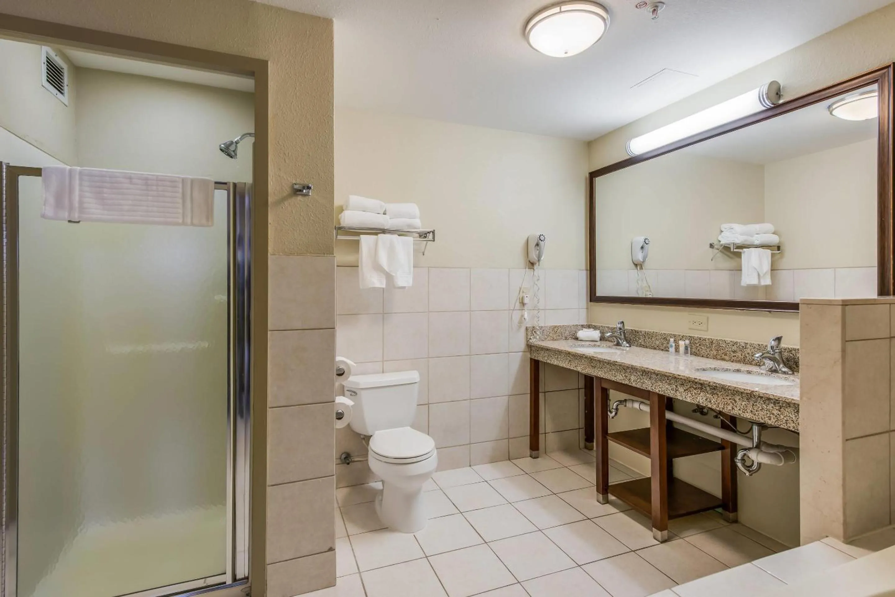 Bedroom in Comfort Suites Chicago O'Hare Airport