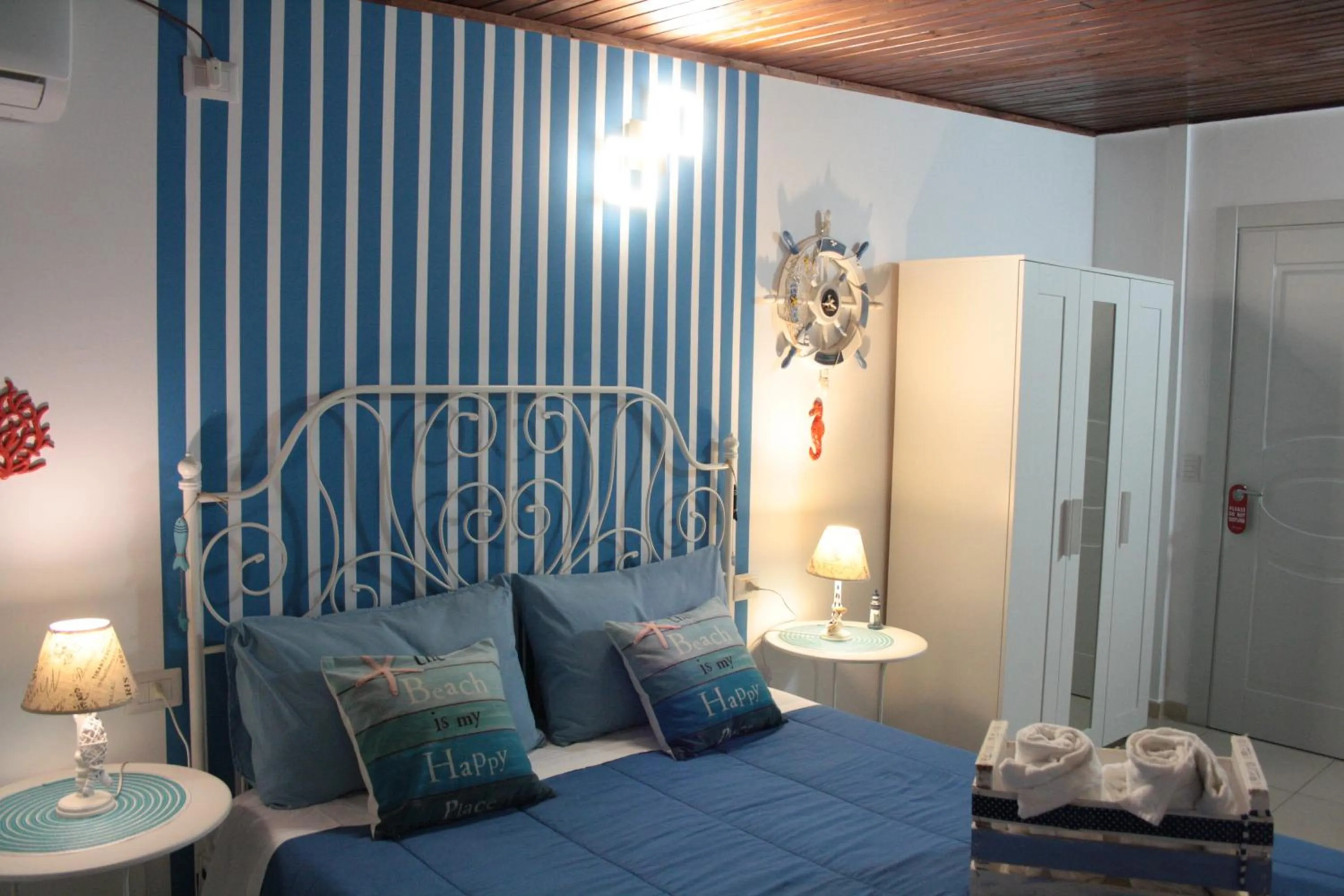 View (from property/room), Bed in Oasi Del Gabbiano