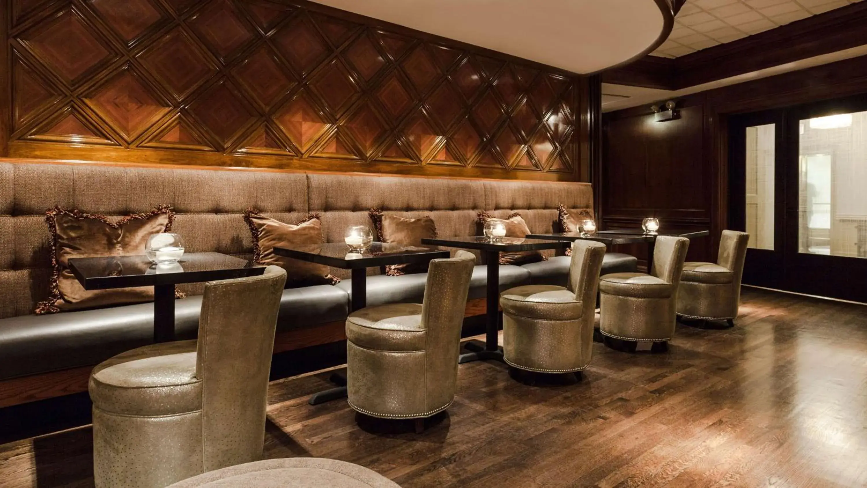 Lounge or bar in The Whitehall Hotel - BW Premier Collection Lounge or bar in The Whitehall Hotel - BW Premier Collection