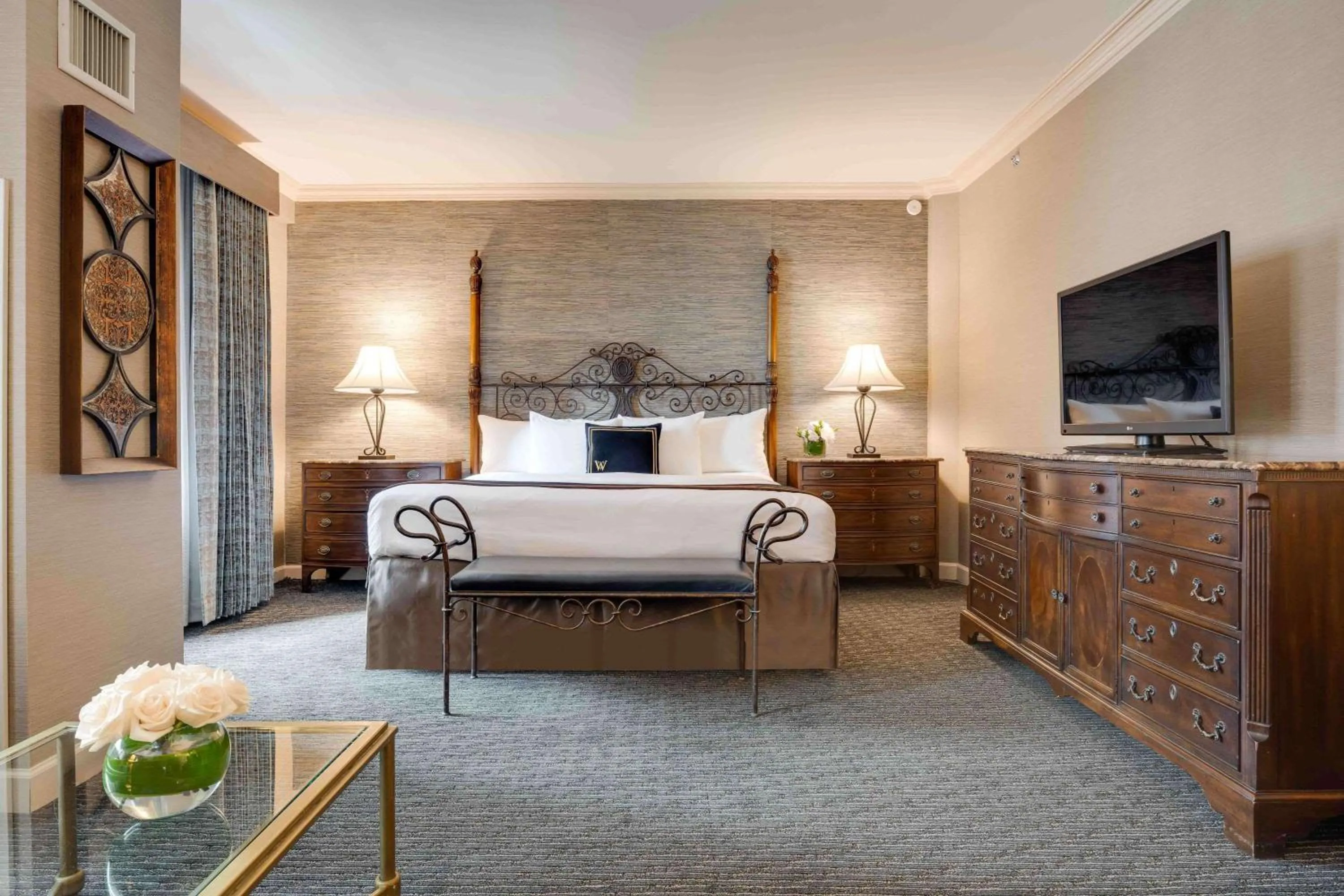 Photo of the whole room, Bed in The Whitehall Hotel - BW Premier Collection