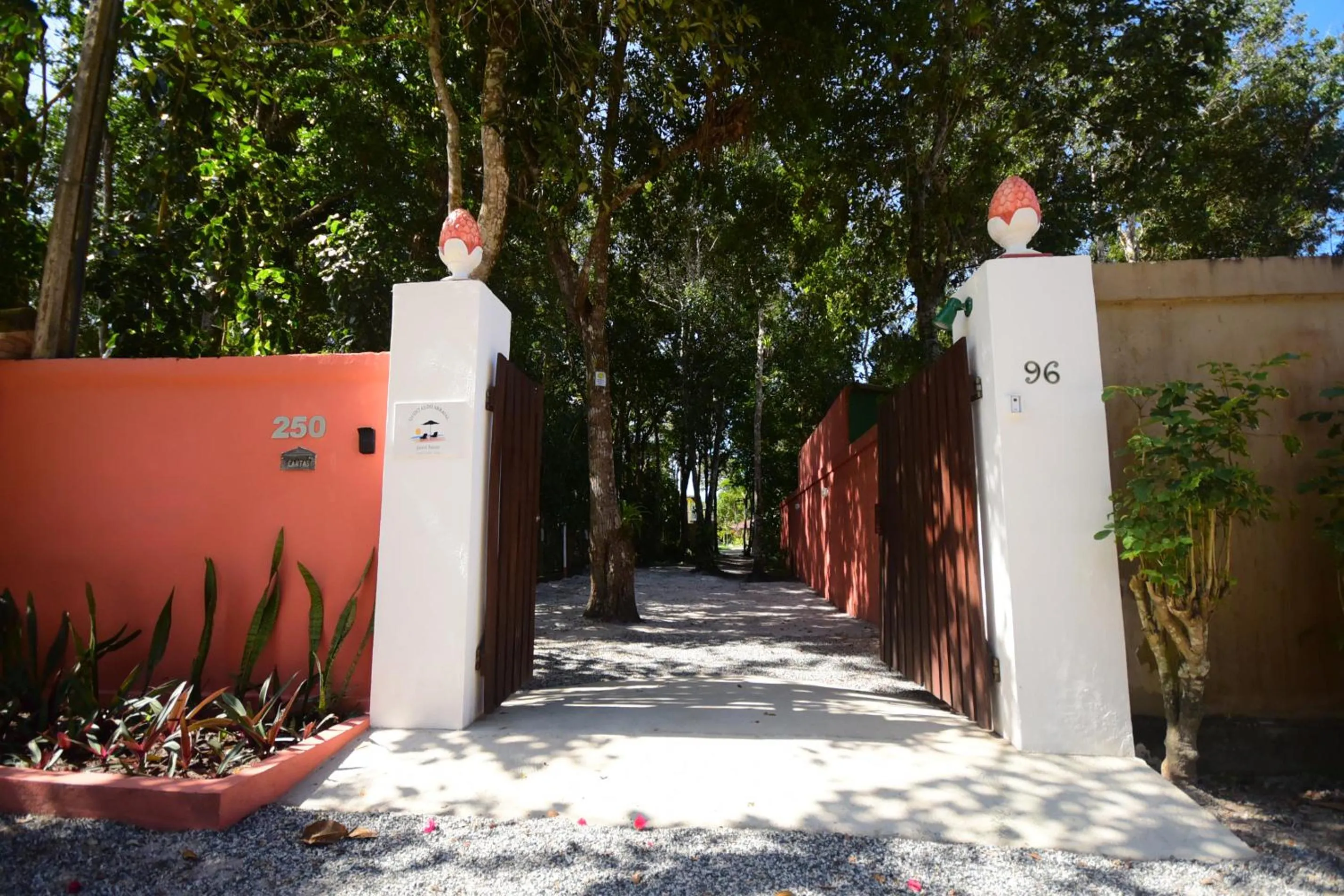 Facade/entrance in Quintas do Arraial Guest House