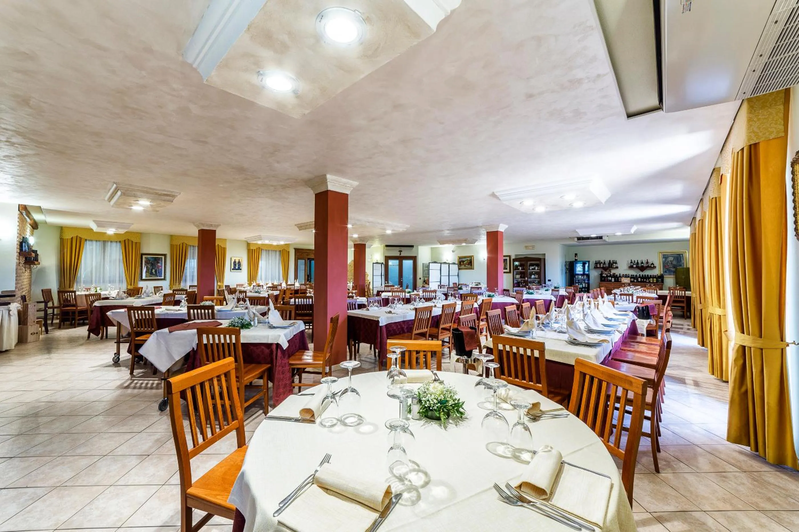 Restaurant/places to eat in Hotel Il Melograno