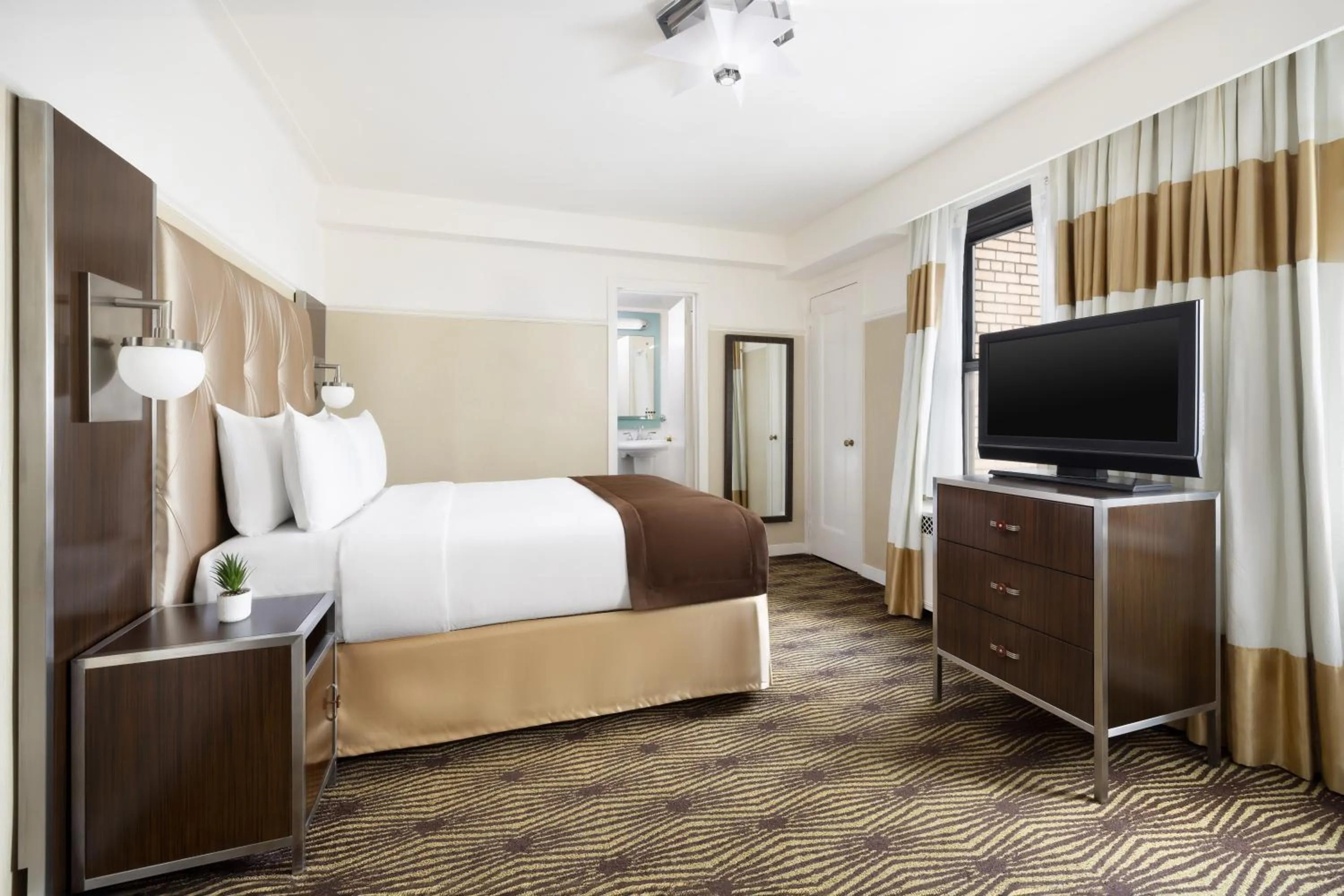 Photo of the whole room, Bed in New Yorker by Lotte Hotels