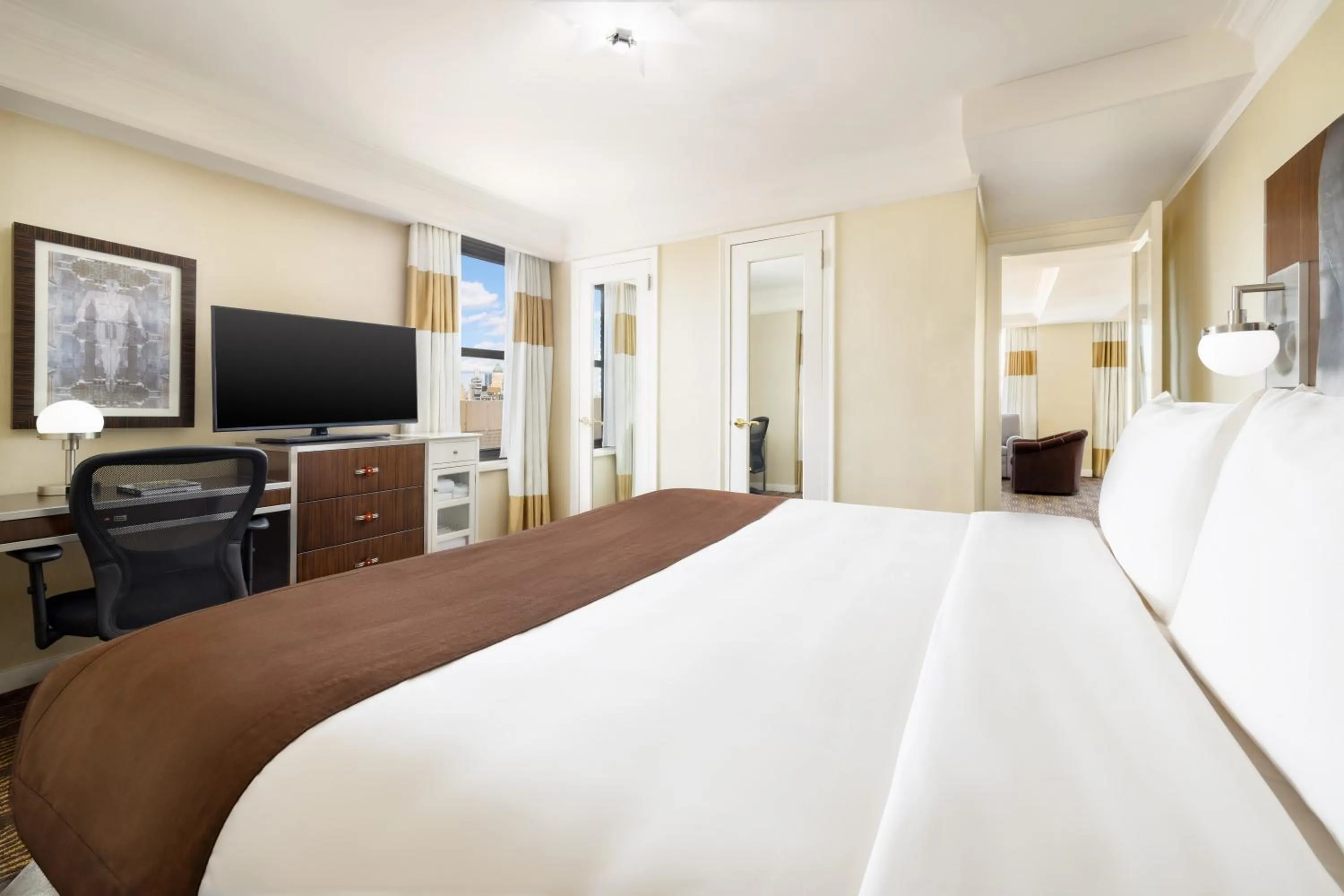 Guests, Bed in New Yorker by Lotte Hotels