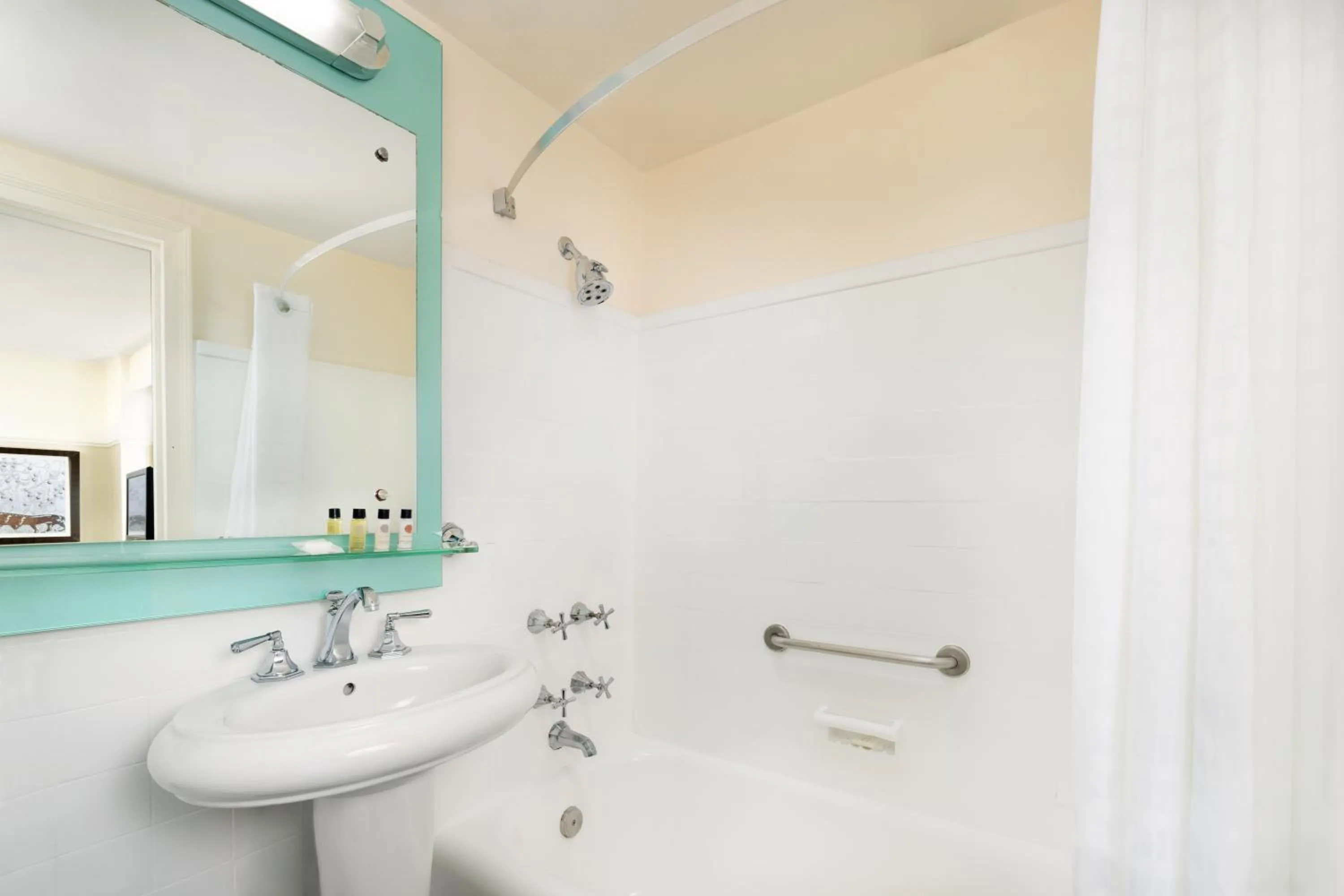 Bathroom in New Yorker by Lotte Hotels