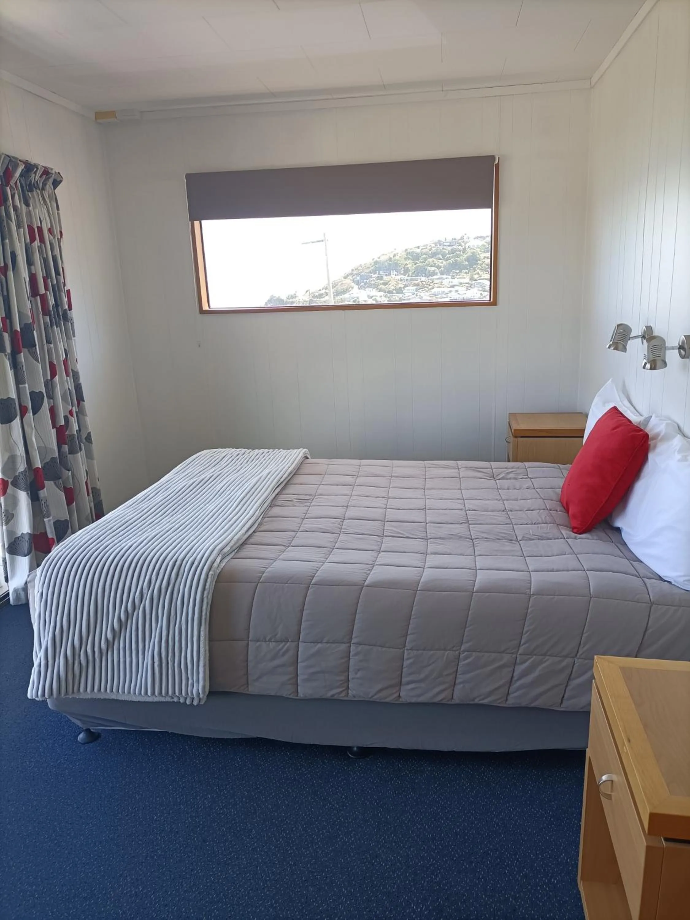 Bed in Moeraki Beach Motels