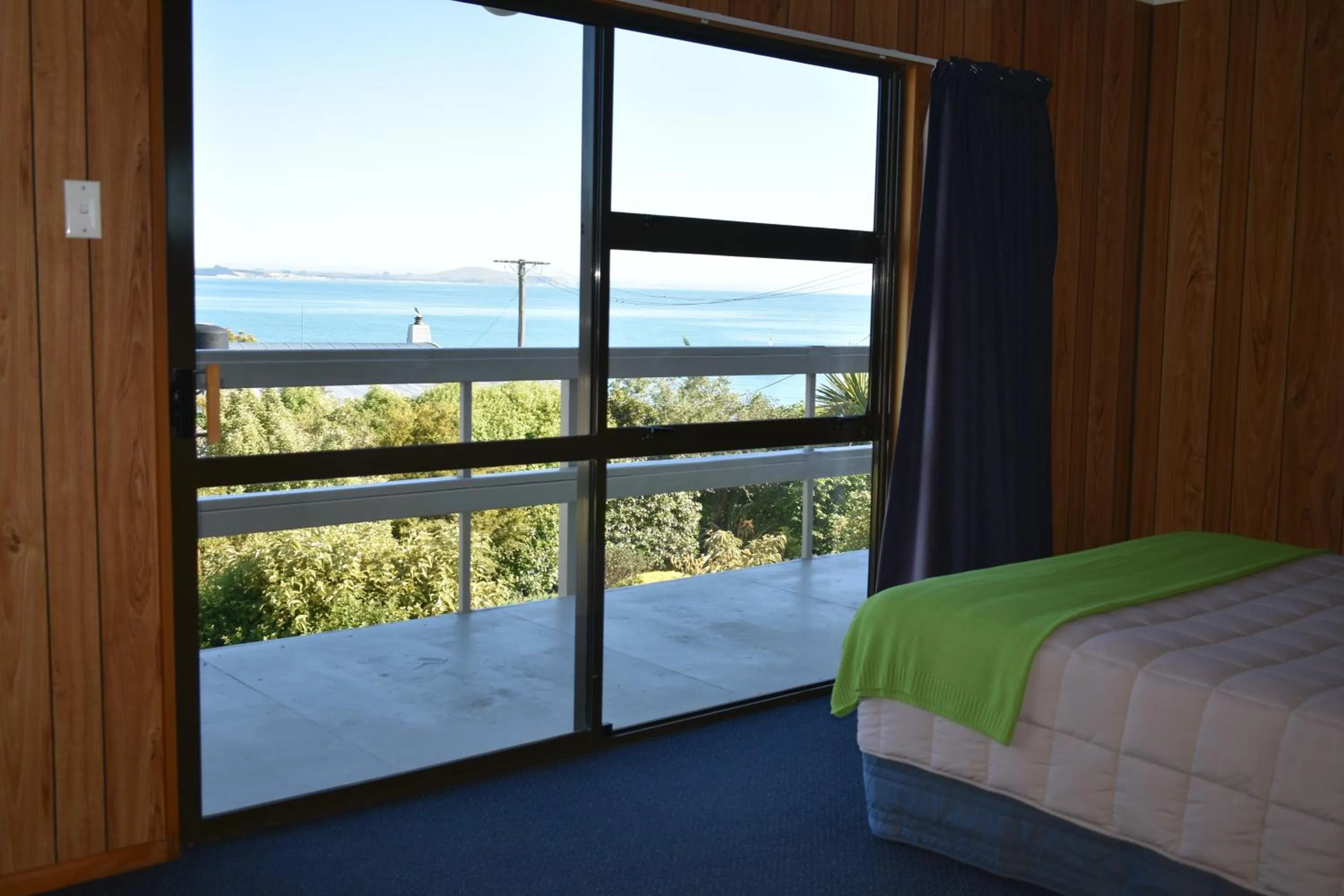 Sea view, Bed in Moeraki Beach Motels
