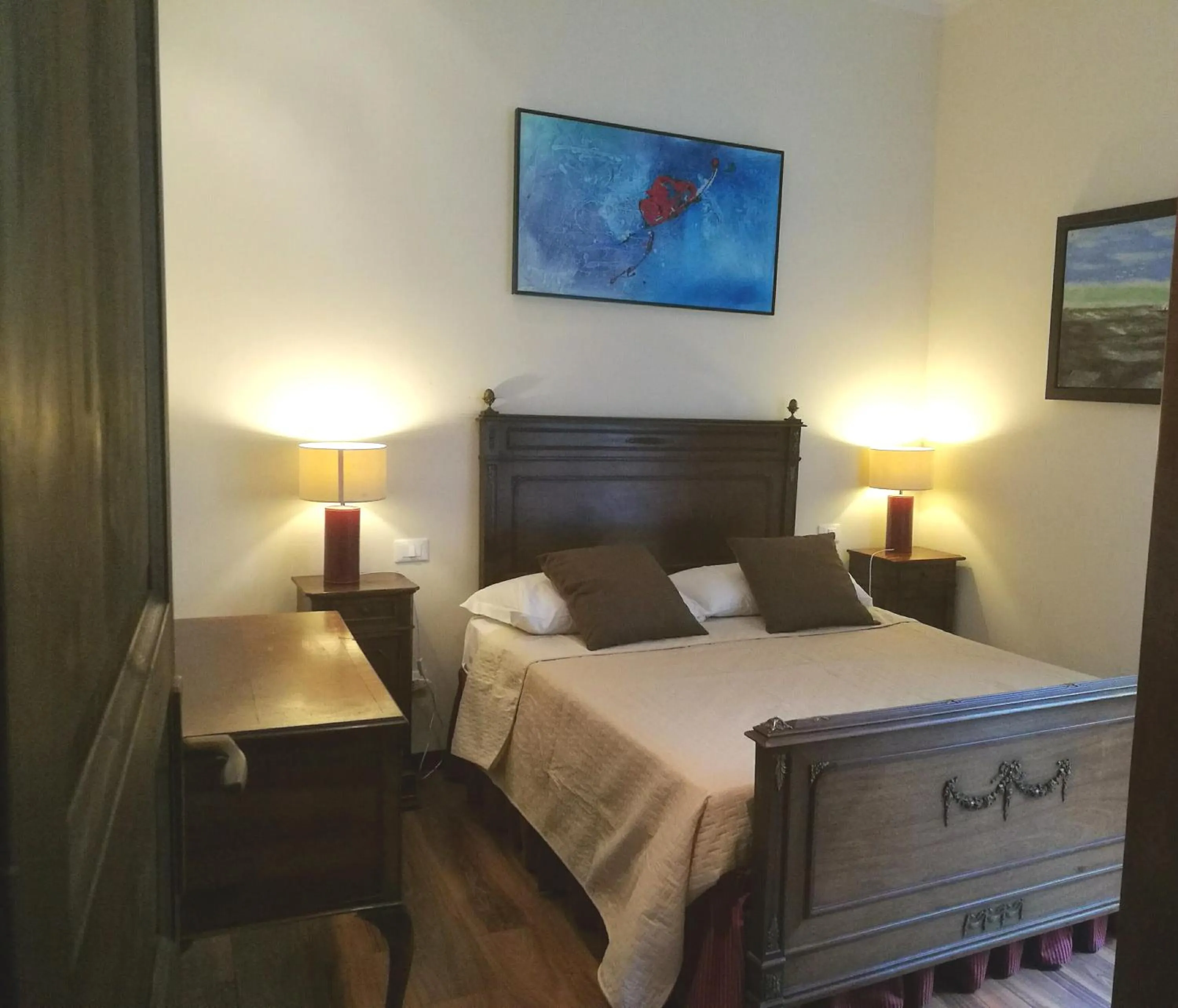 Bedroom, Bed in Legacy