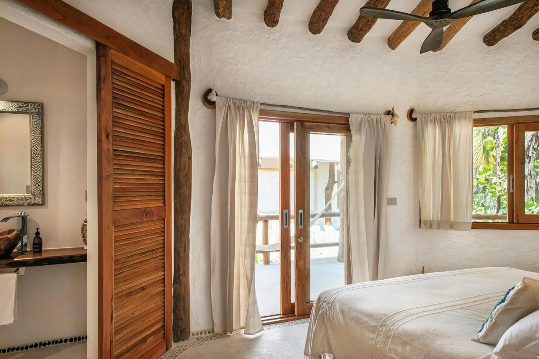 Bed in Mawimbi Boutique Hotel