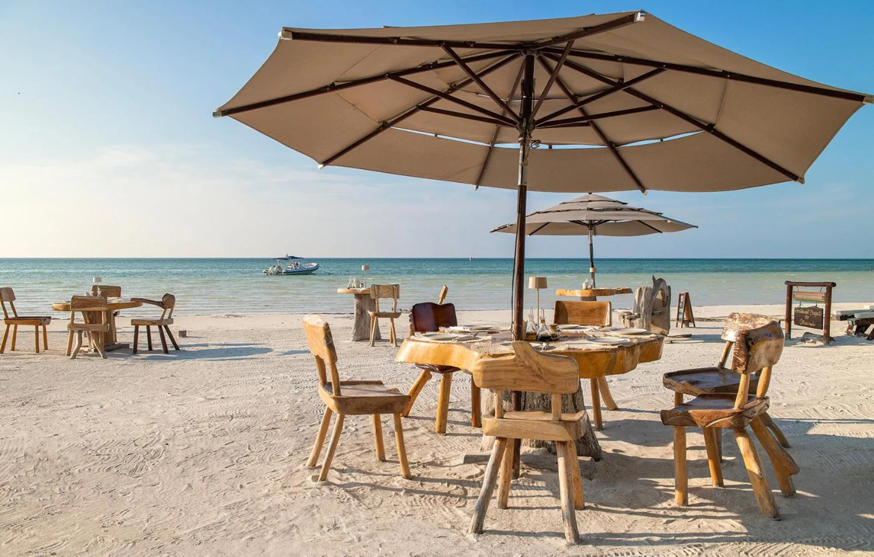 Restaurant/places to eat in Mawimbi Boutique Hotel