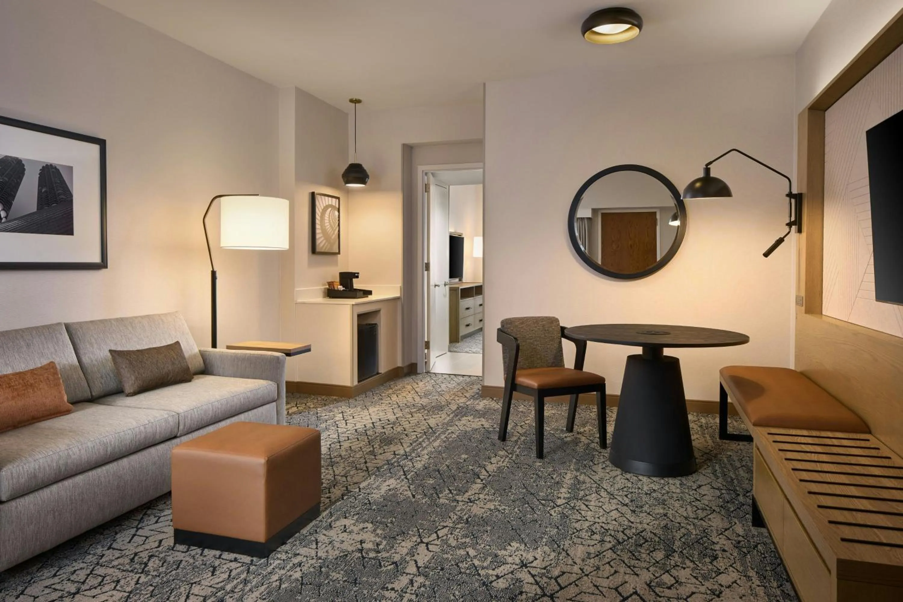 Living room in Sheraton Suites Chicago O'Hare