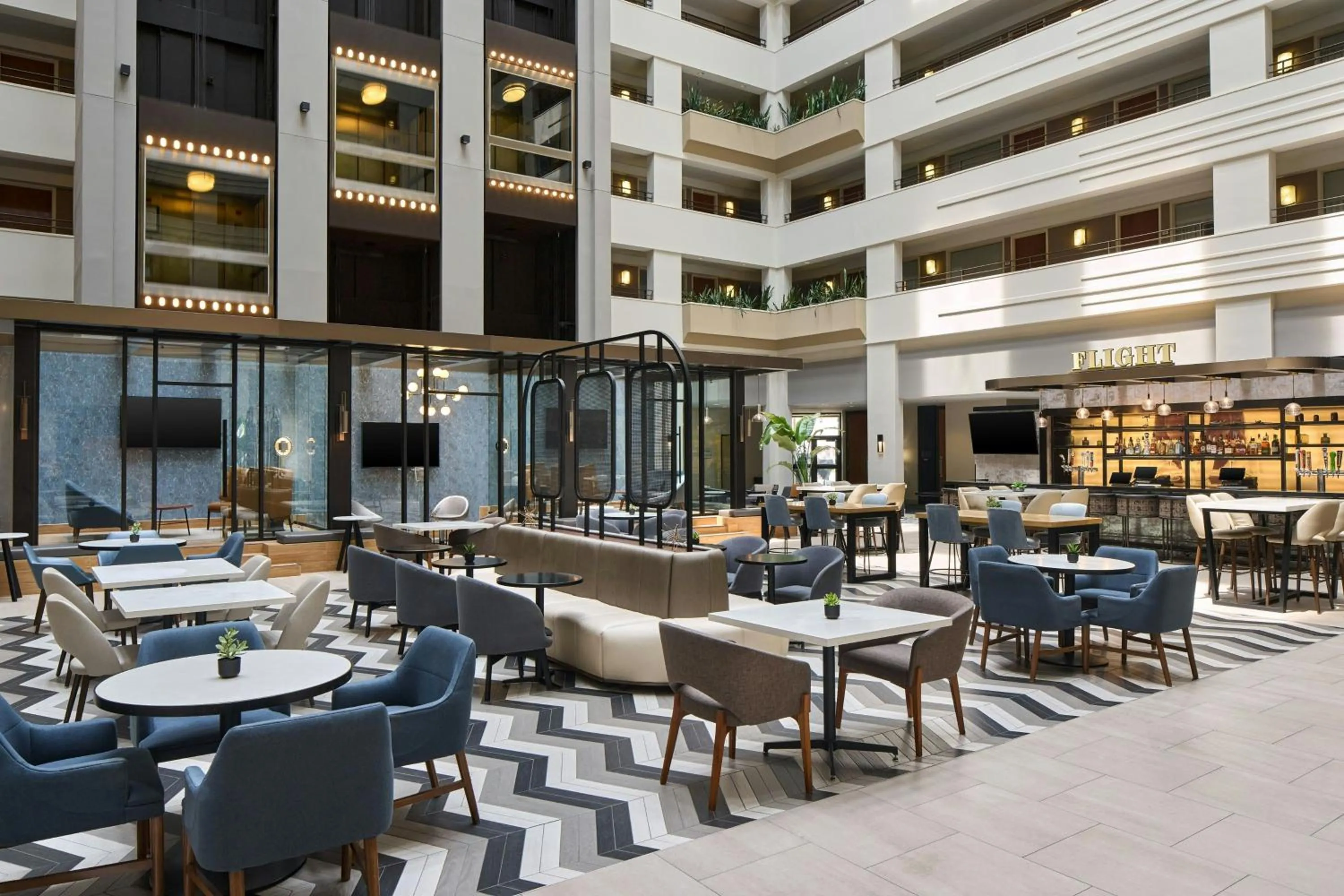 Lounge or bar in Sheraton Suites Chicago O'Hare