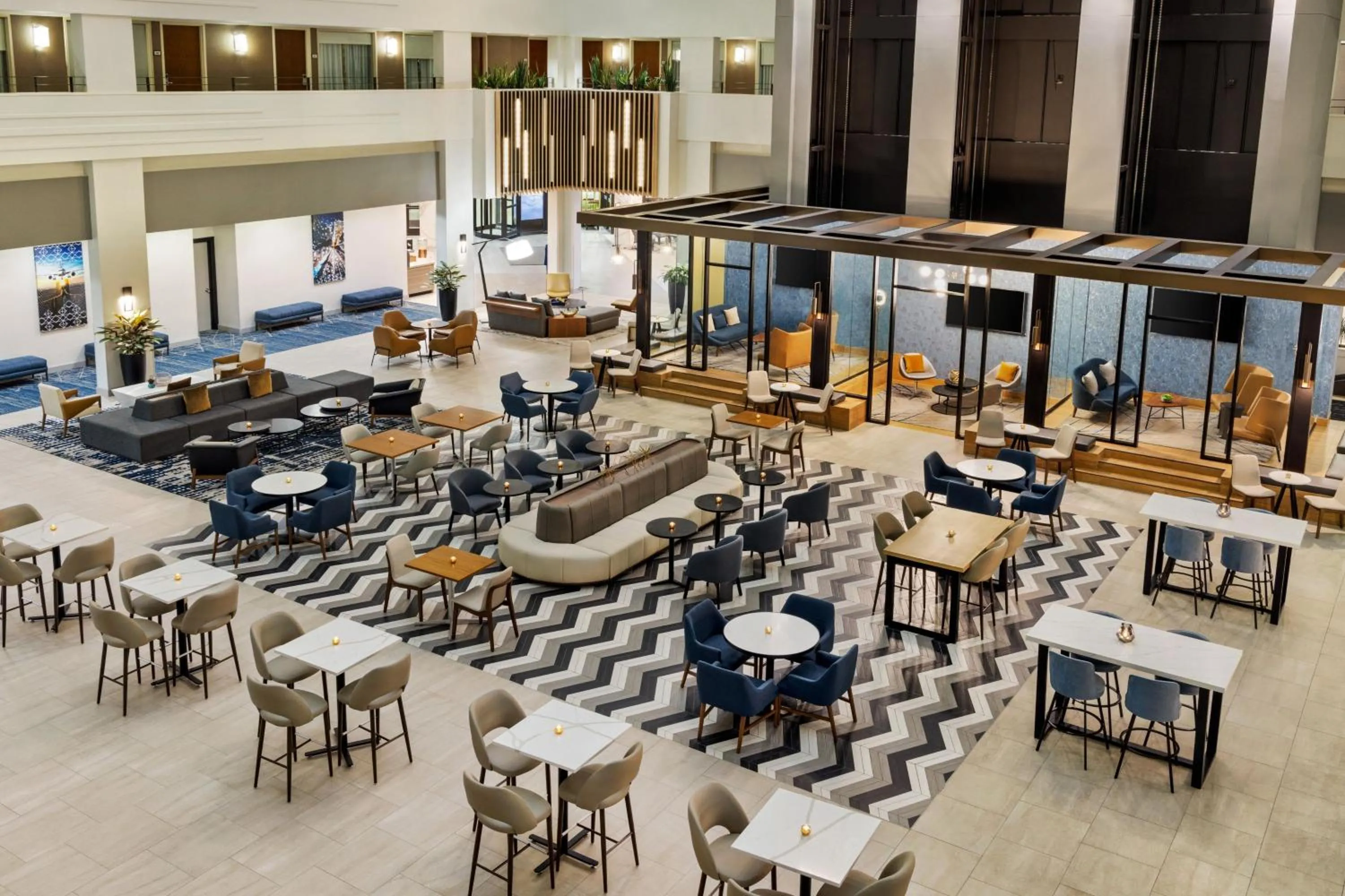 Restaurant/places to eat in Sheraton Suites Chicago O'Hare