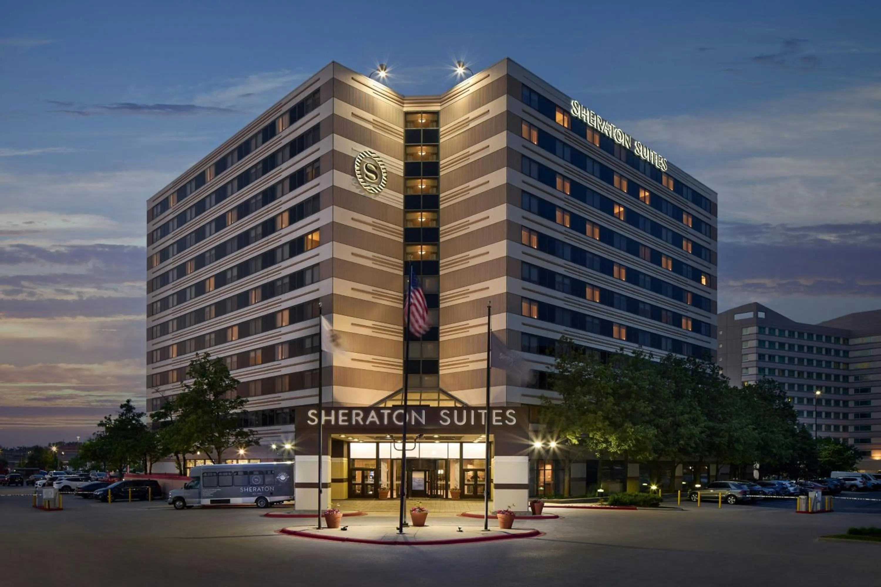 Property building in Sheraton Suites Chicago O'Hare