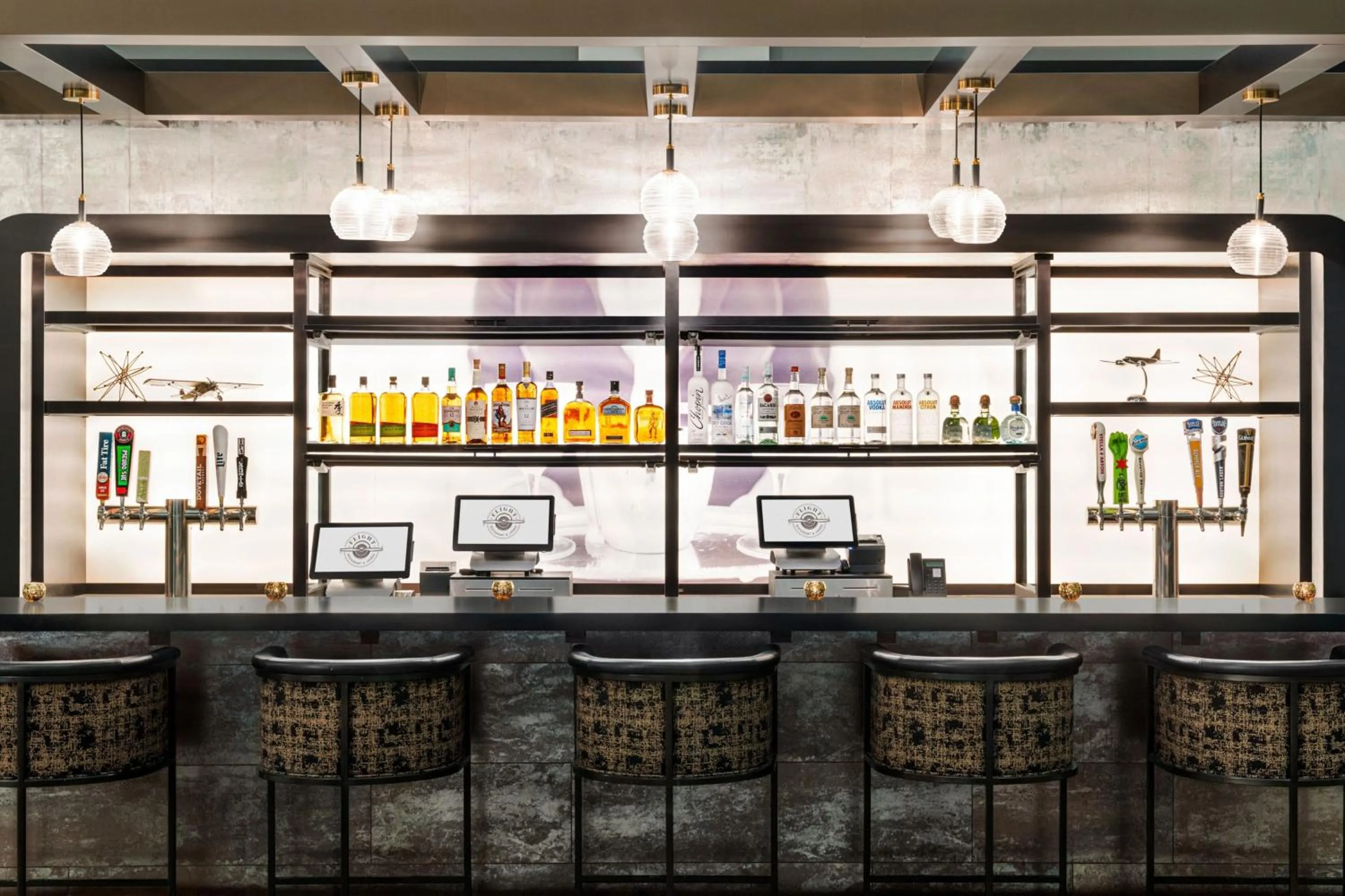 Lounge or bar in Sheraton Suites Chicago O'Hare