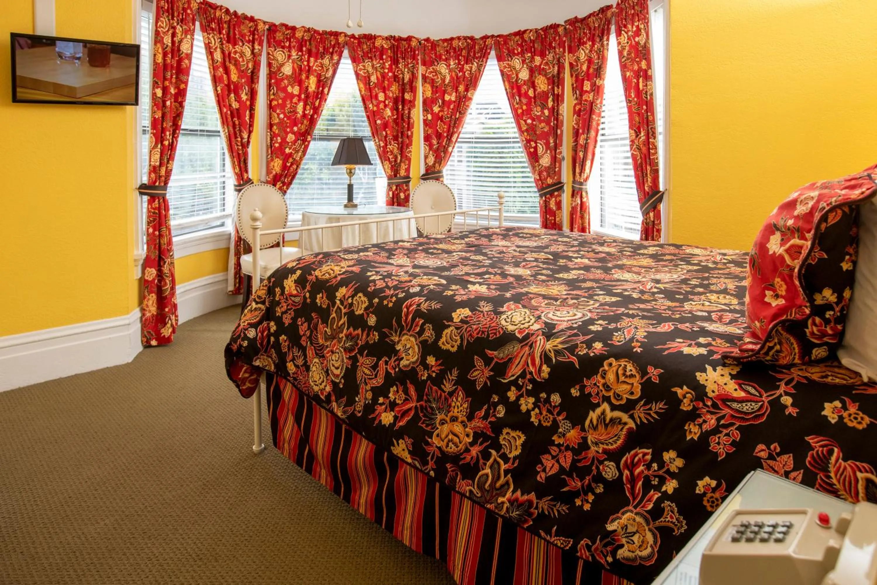 Bedroom, Bed in Hayes Valley Inn