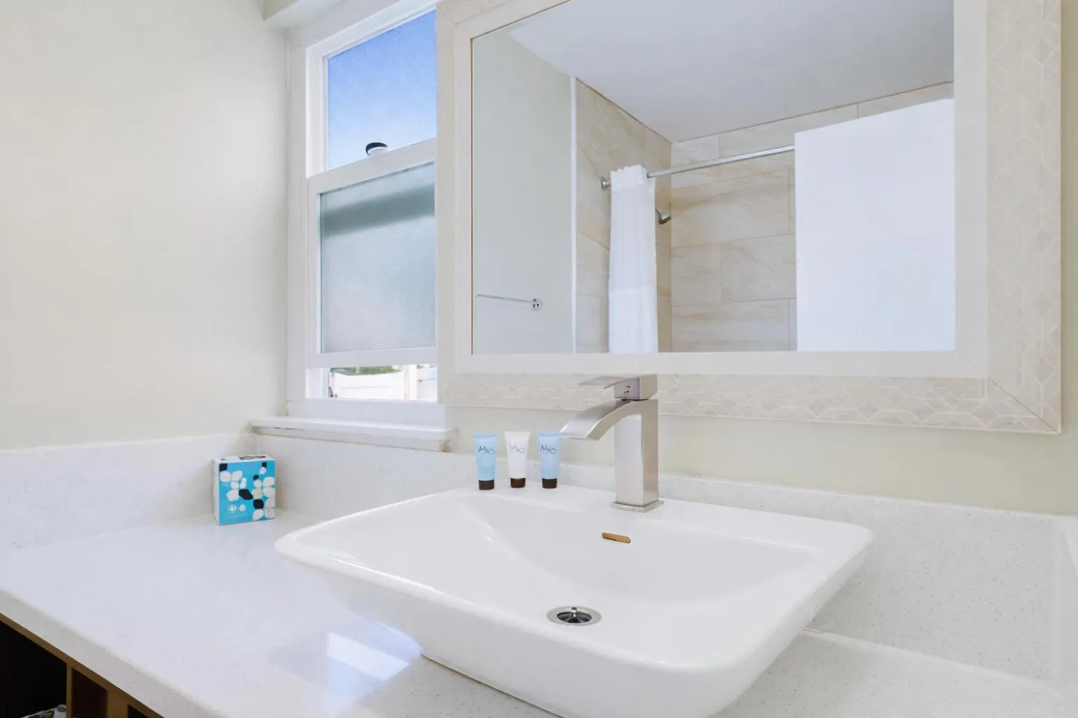 Bathroom in The Atwood Hotel San Diego - SeaWorld/Zoo