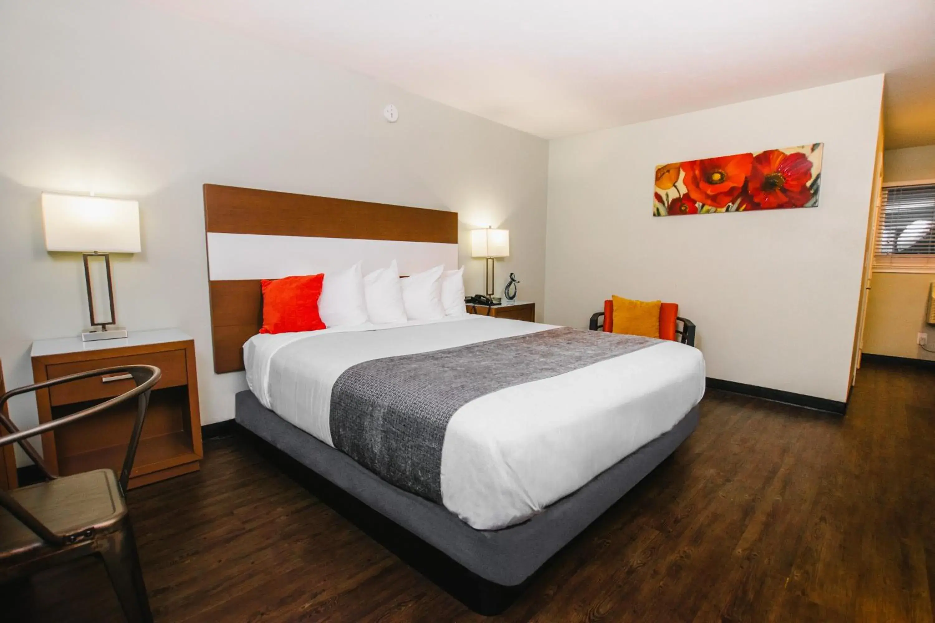 Bed in The Atwood Hotel San Diego - SeaWorld/Zoo Bed in The Atwood Hotel San Diego - SeaWorld/Zoo