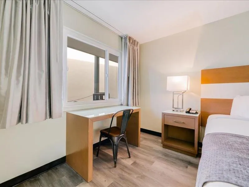 Bedroom, Bed in The Atwood Hotel San Diego - SeaWorld/Zoo