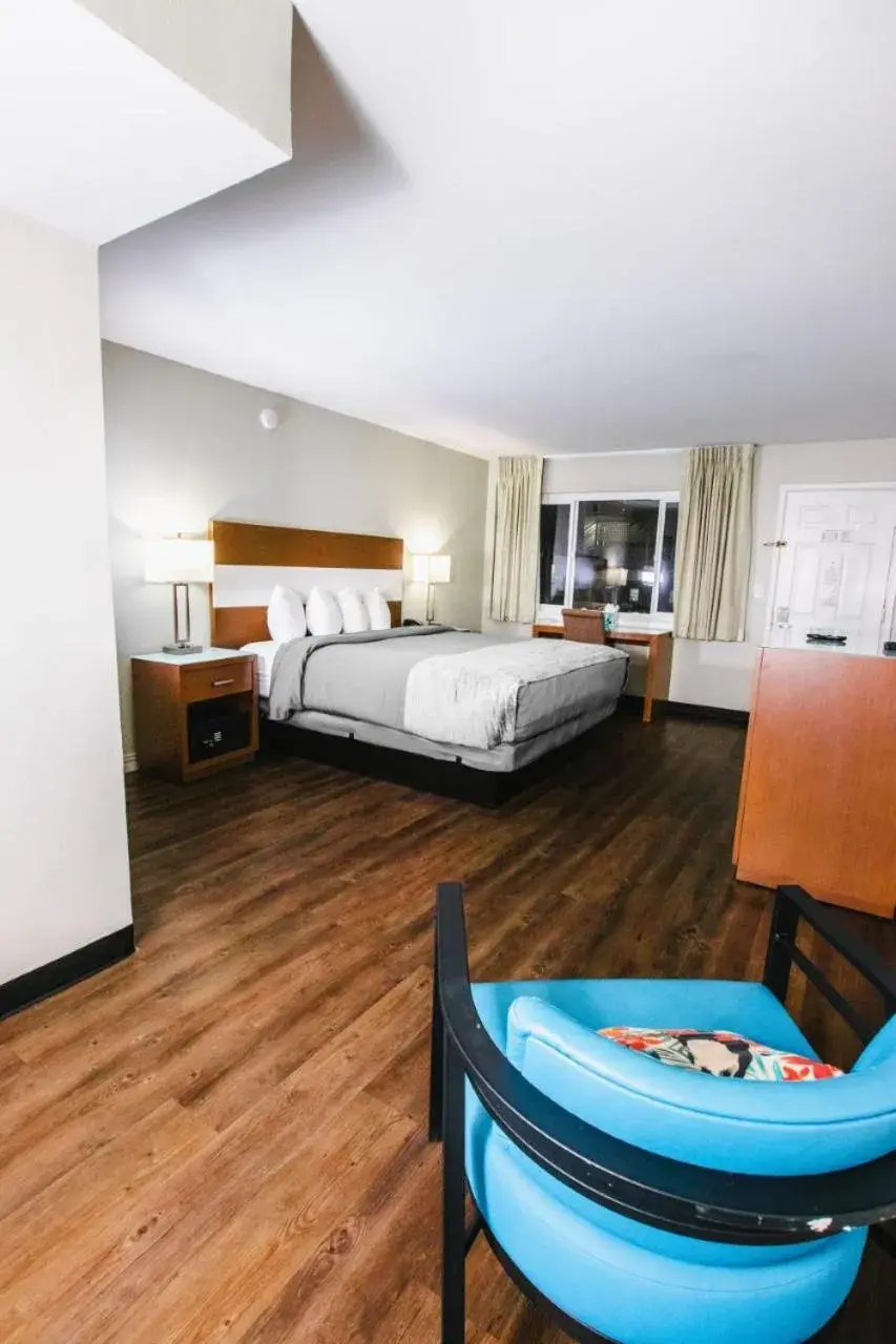 Bedroom, Bed in The Atwood Hotel San Diego - SeaWorld/Zoo Bedroom, Bed in The Atwood Hotel San Diego - SeaWorld/Zoo