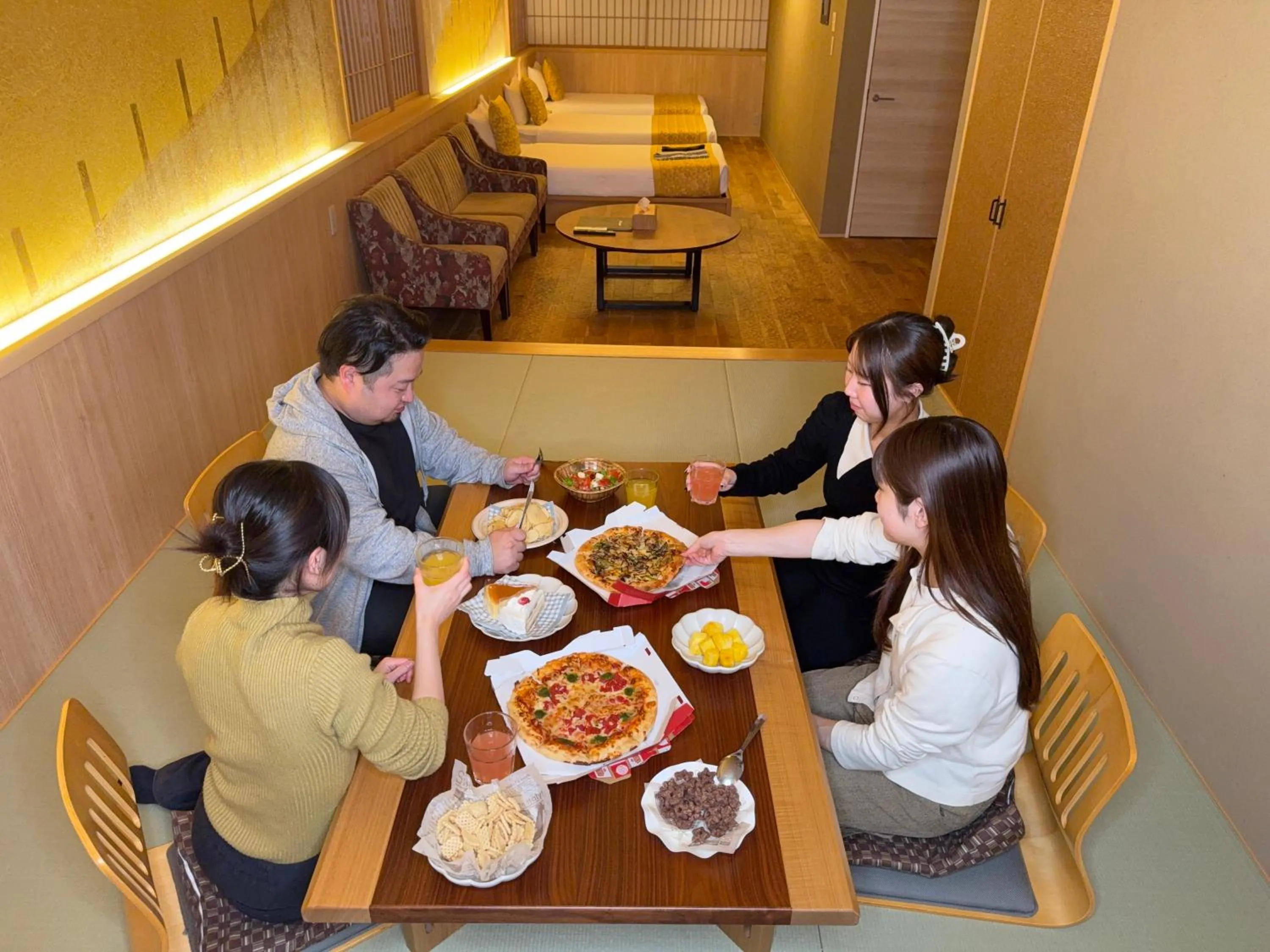 People in プライベートホテル 四季の彩