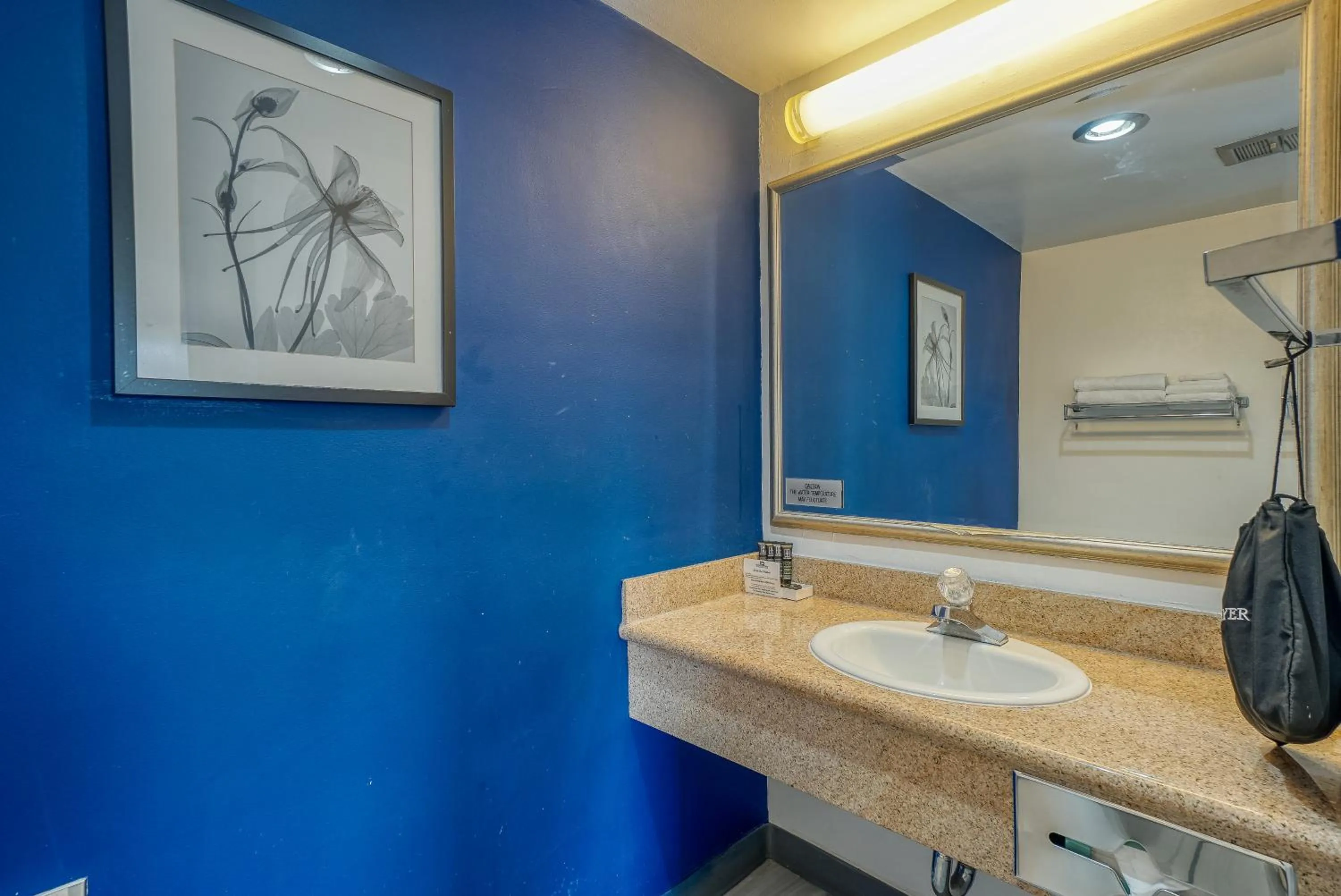 Bathroom in The Wharf Inn