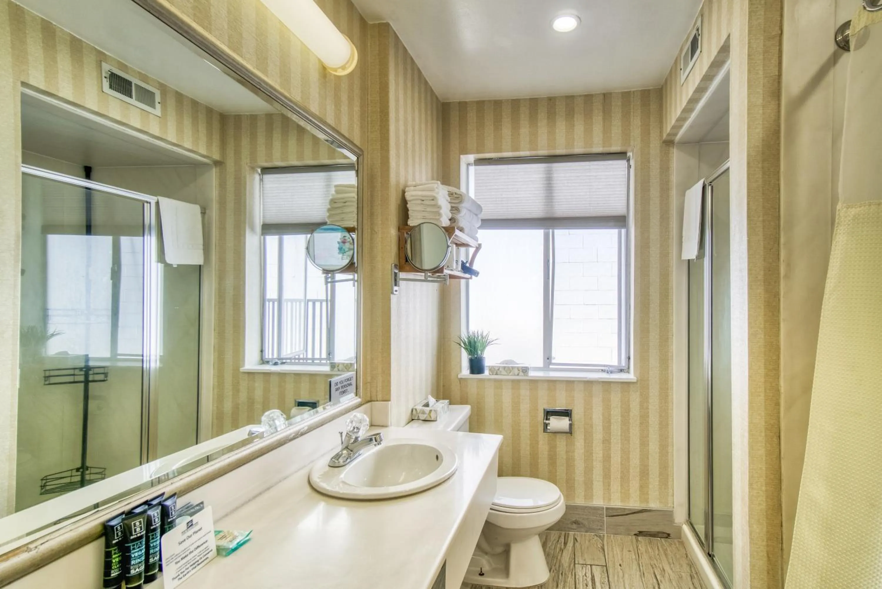 Bathroom in The Wharf Inn