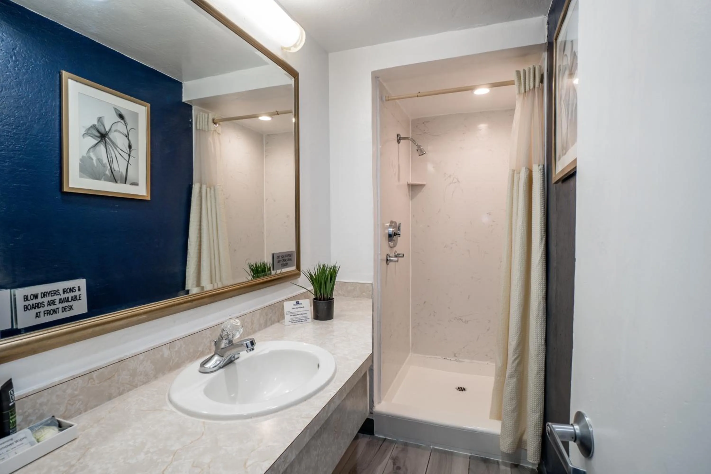 Bathroom in The Wharf Inn