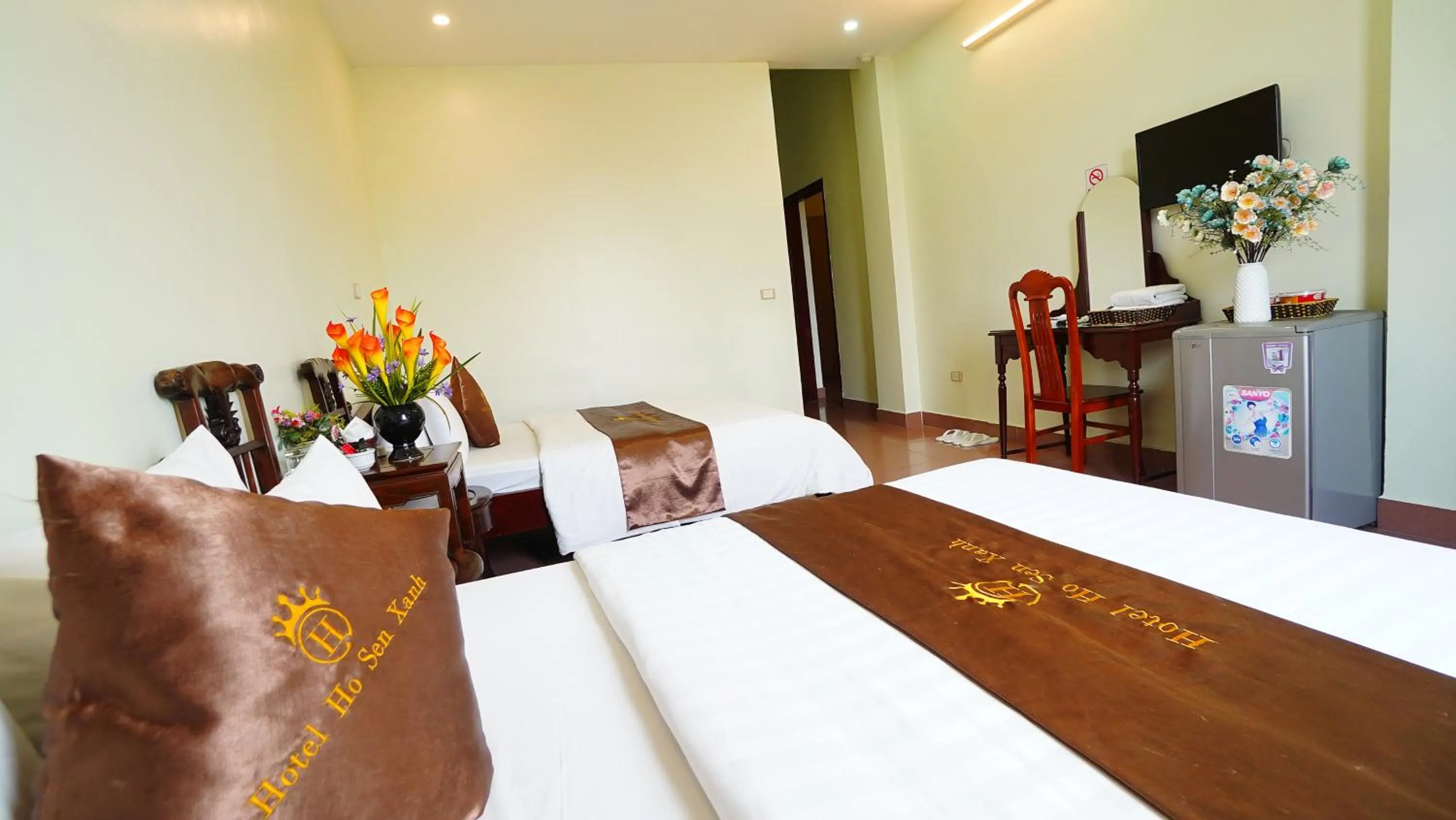 Bed in Ho Sen Xanh Hotel