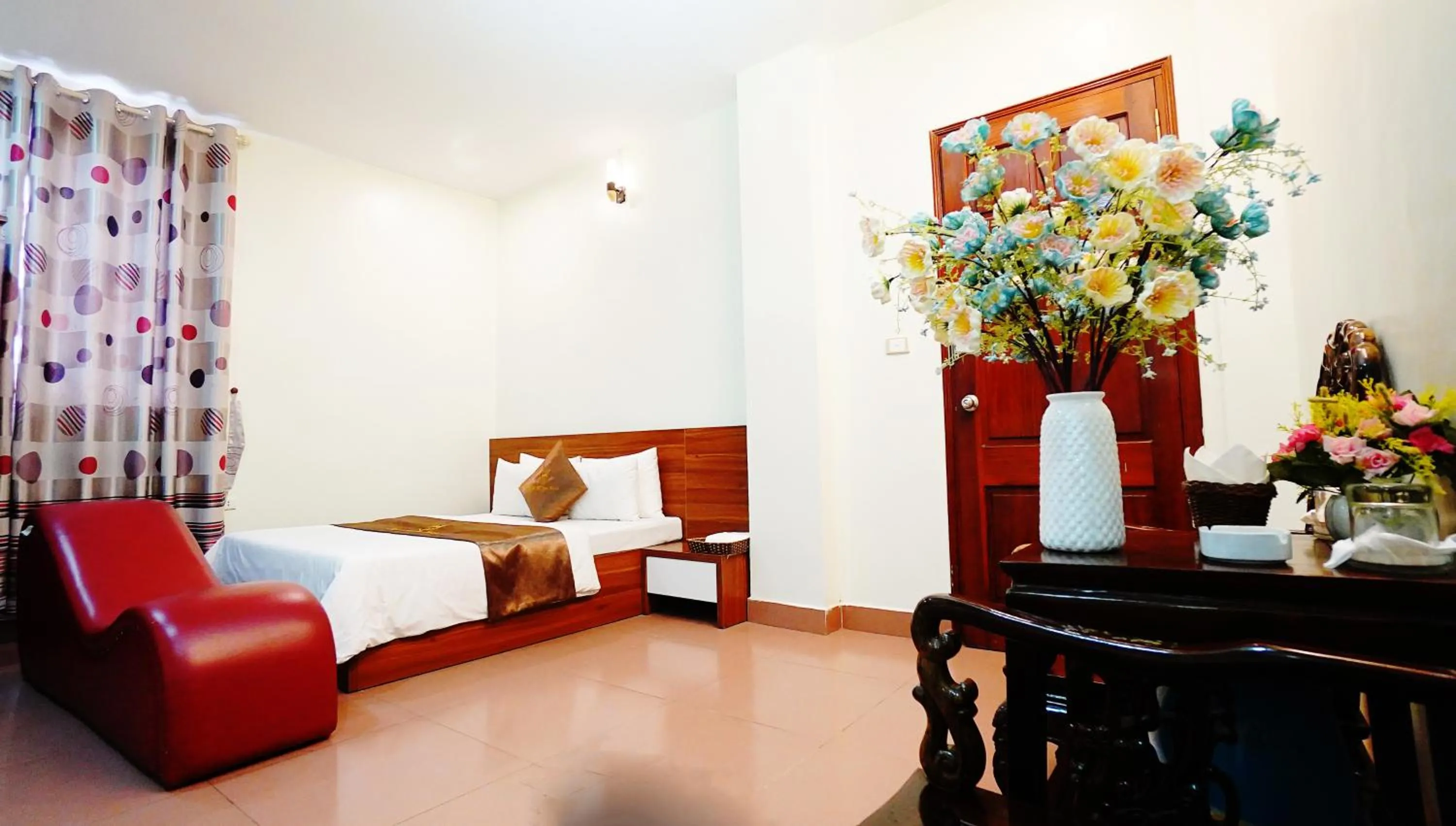 Ho Sen Xanh Hotel